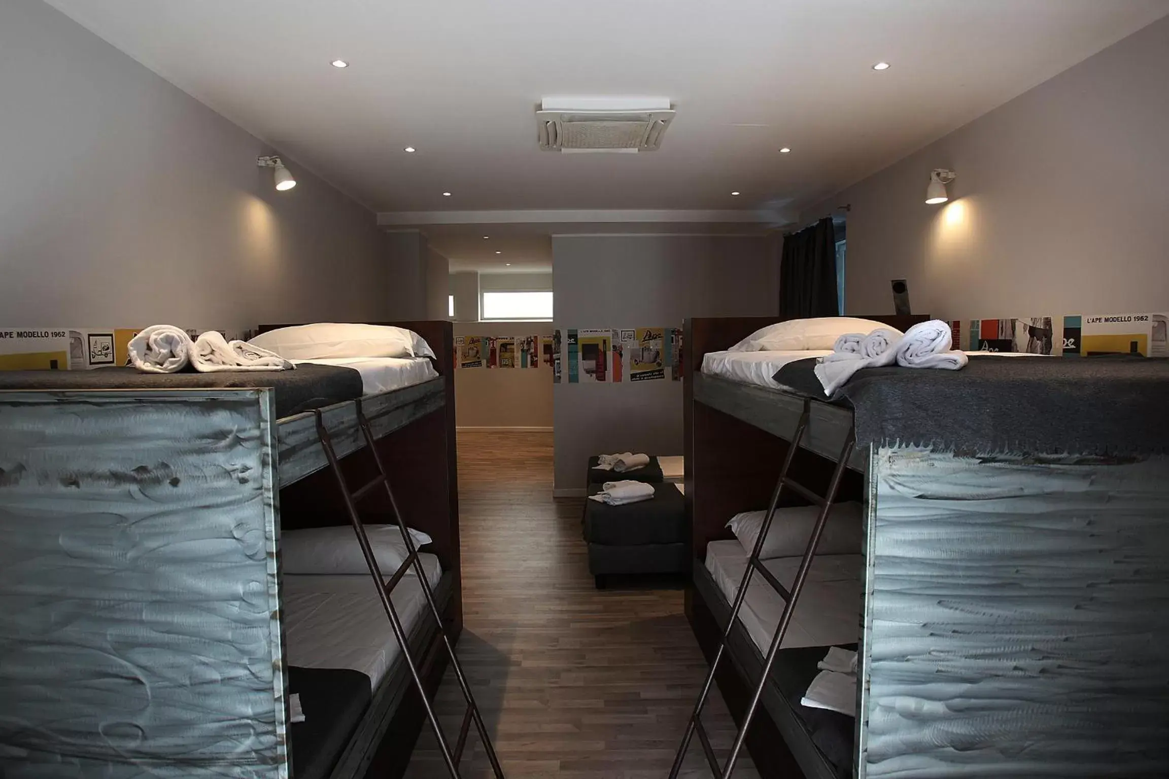 Bed in 8-Bed Mixed Dormitory Room in Hostel Trastevere Bed in 8-Bed Mixed Dormitory Room in Hostel Trastevere