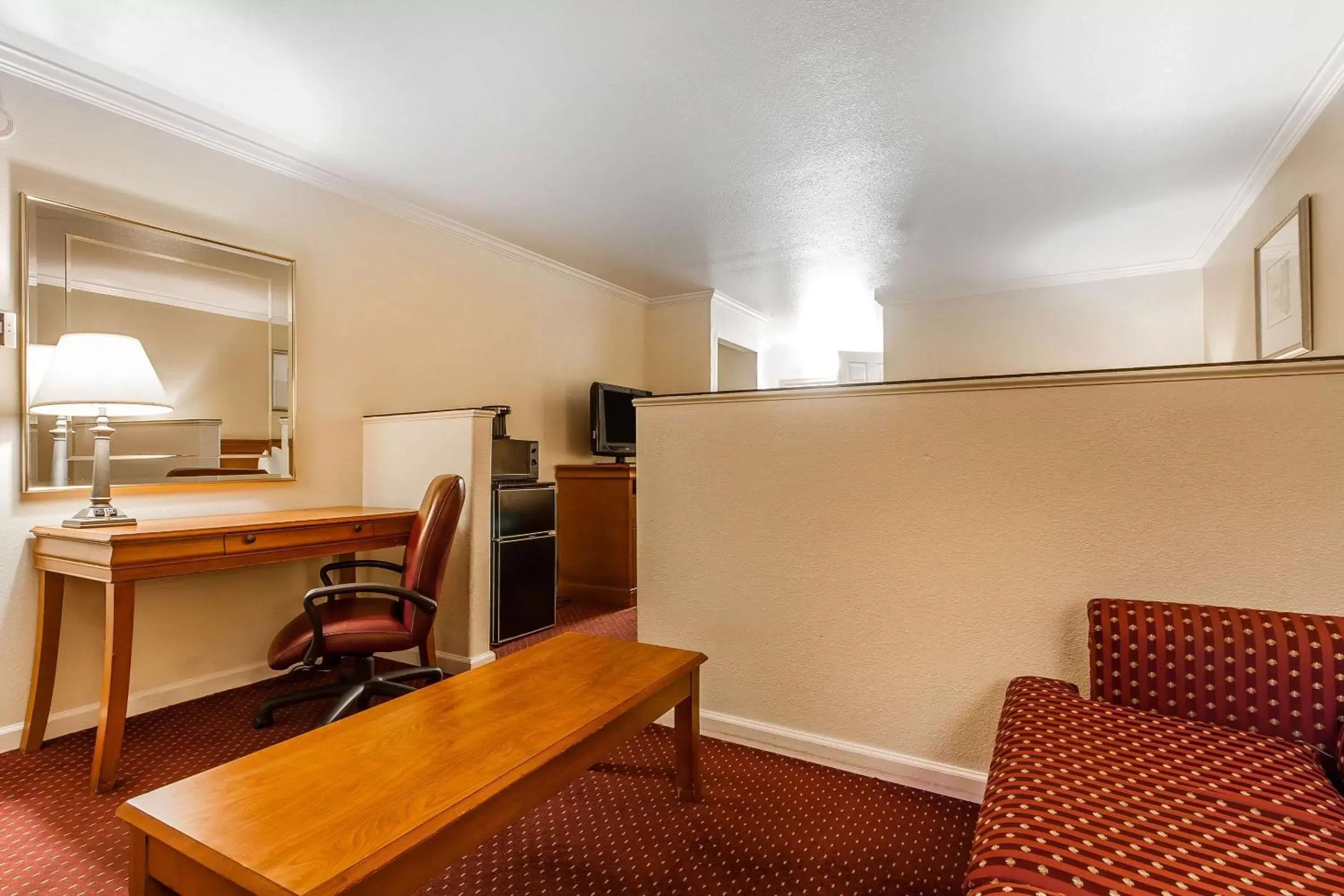 Photo of the whole room, Seating Area in Quality Inn & Suites Gilroy