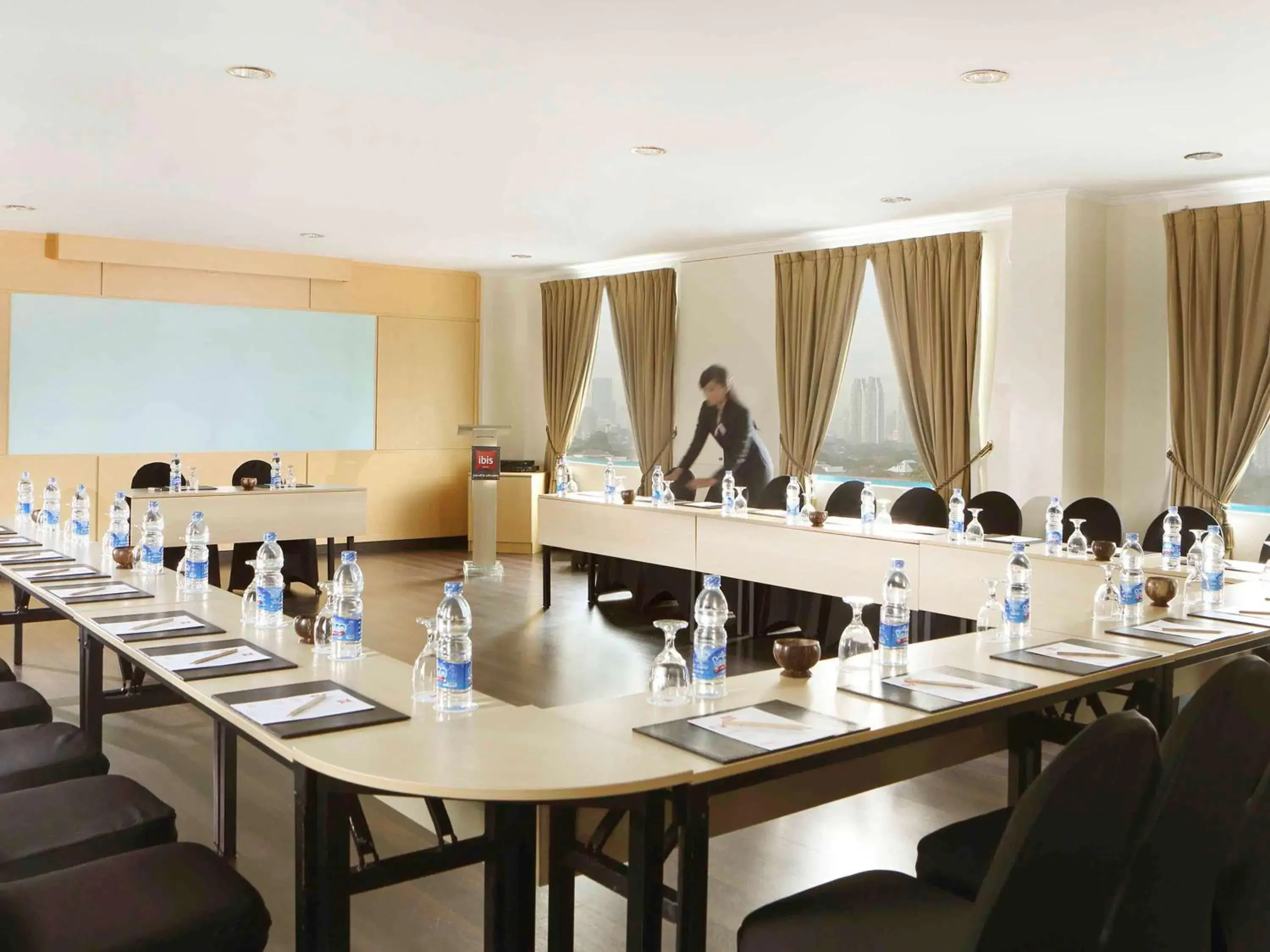 Meeting/conference room in Ibis Jakarta Arcadia