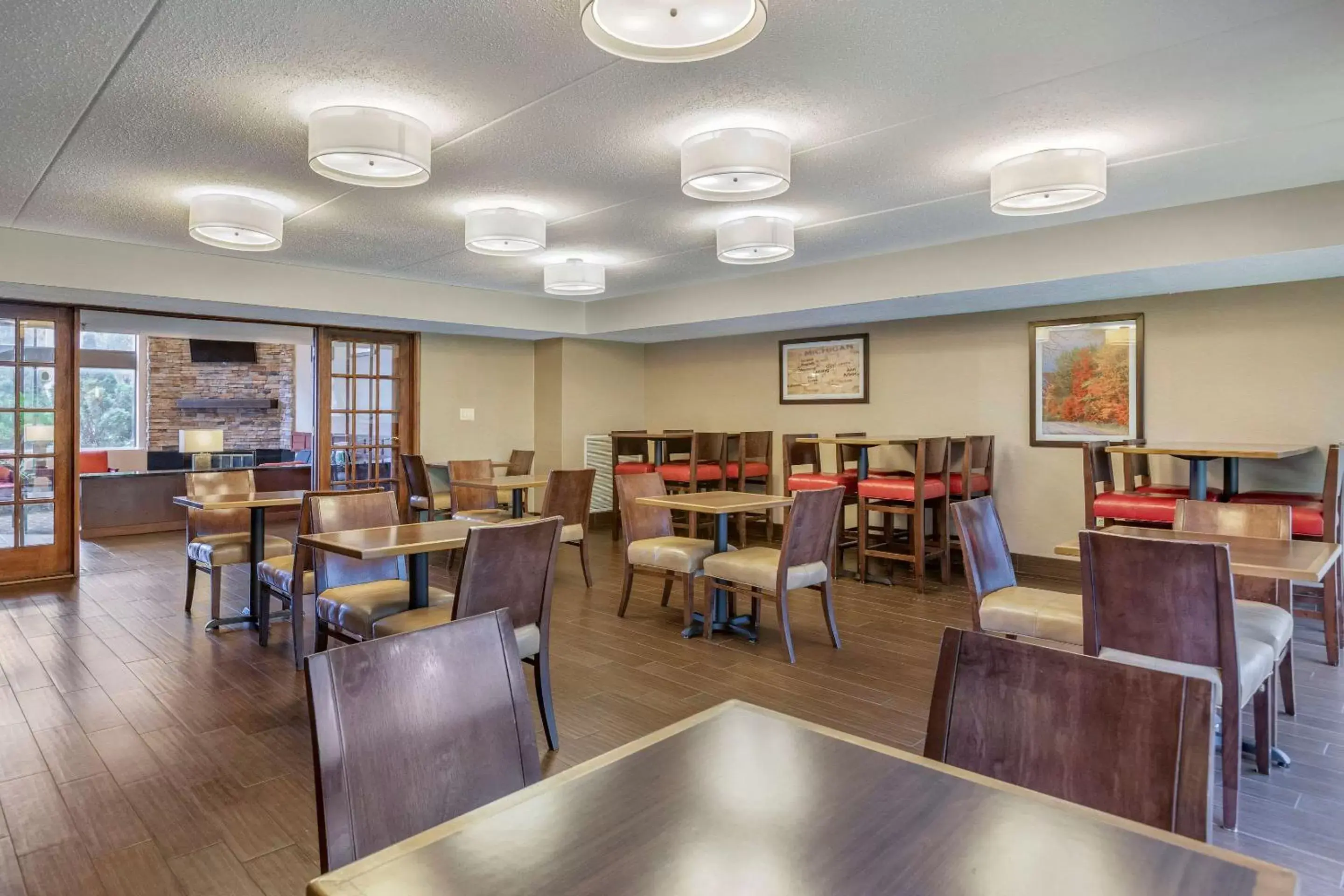 Restaurant/Places to Eat in Comfort Inn Lansing