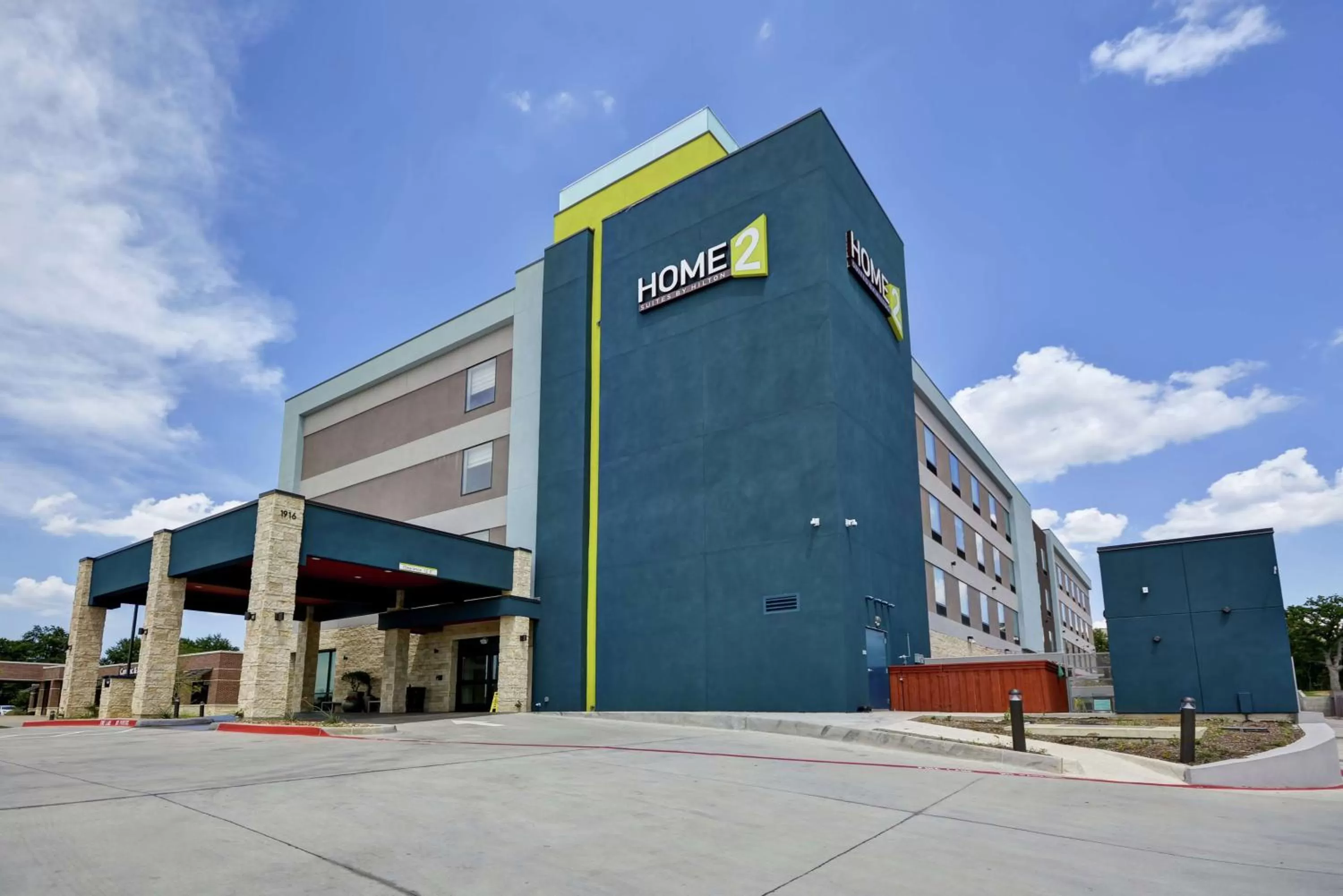 Property building in Home2 Suites By Hilton Bedford Dfw West