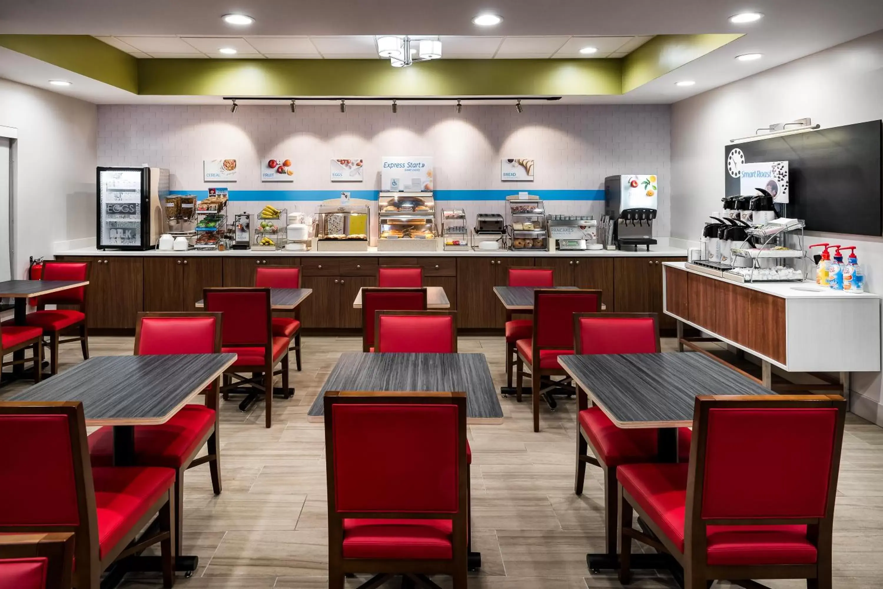 Breakfast, Restaurant/Places to Eat in Holiday Inn Express Hotel & Suites Bartow, an IHG Hotel