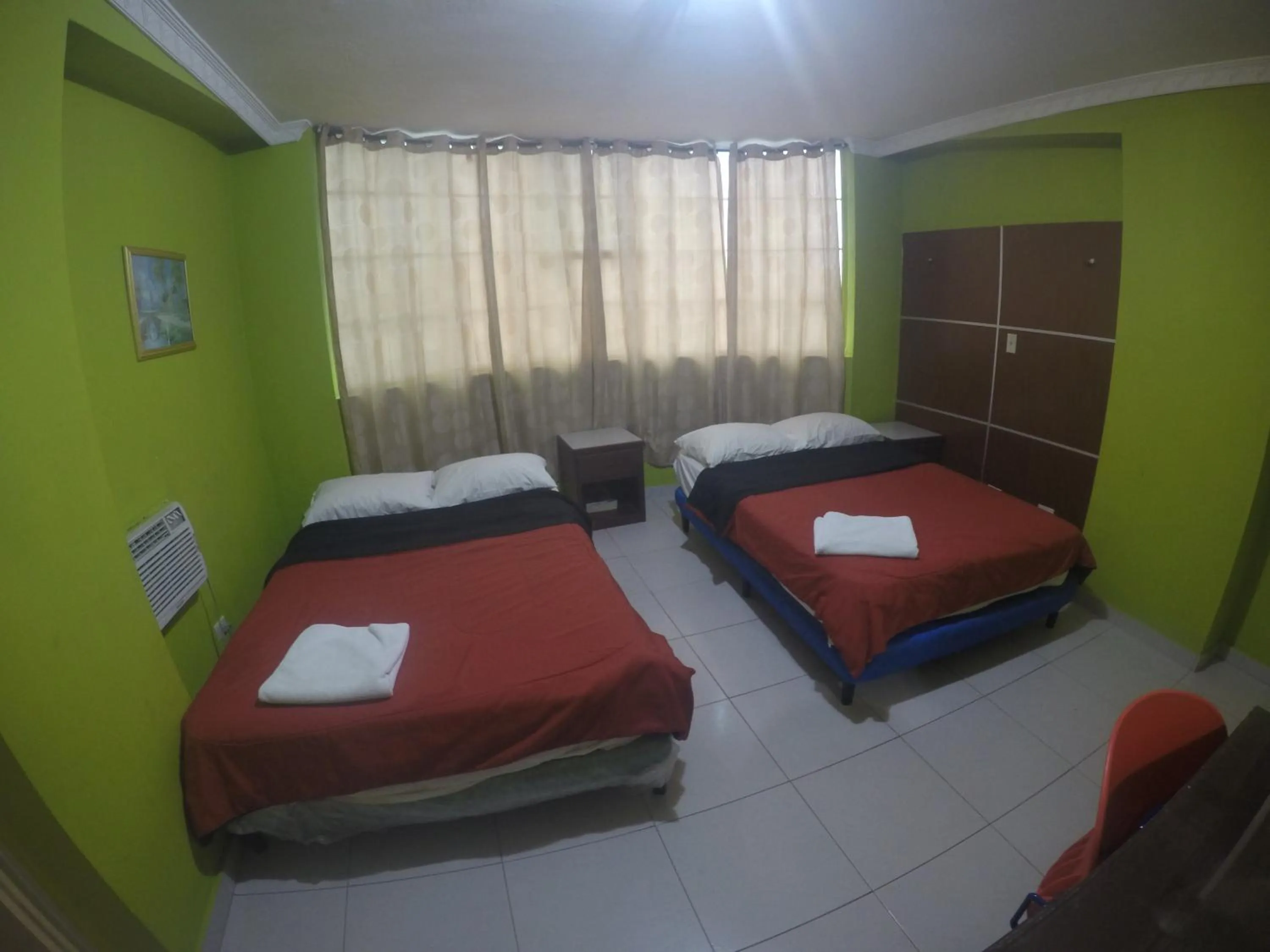 Bedroom, Bed in Discovery