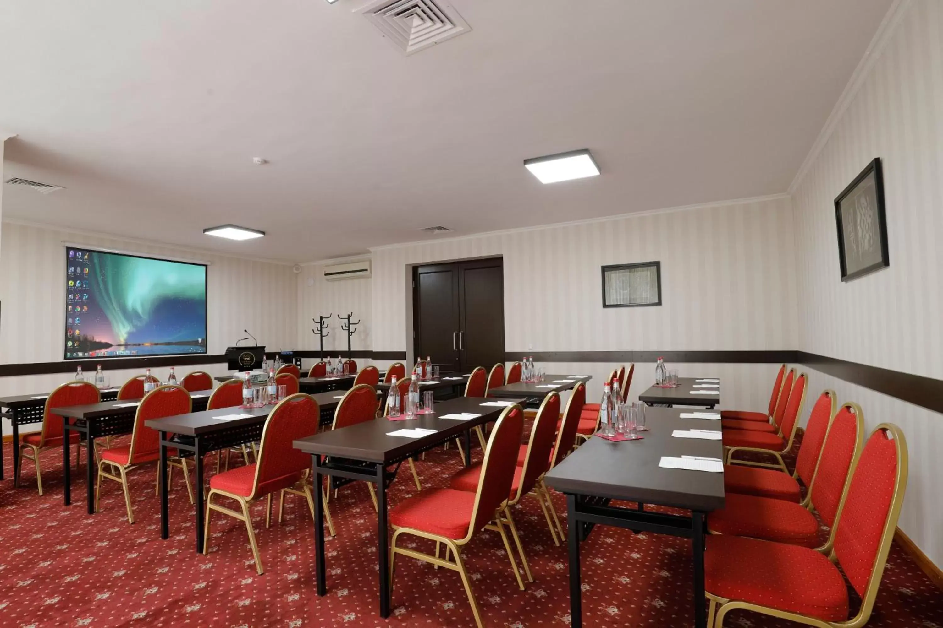 Meeting/conference room, Restaurant/Places to Eat in Ani Plaza Hotel