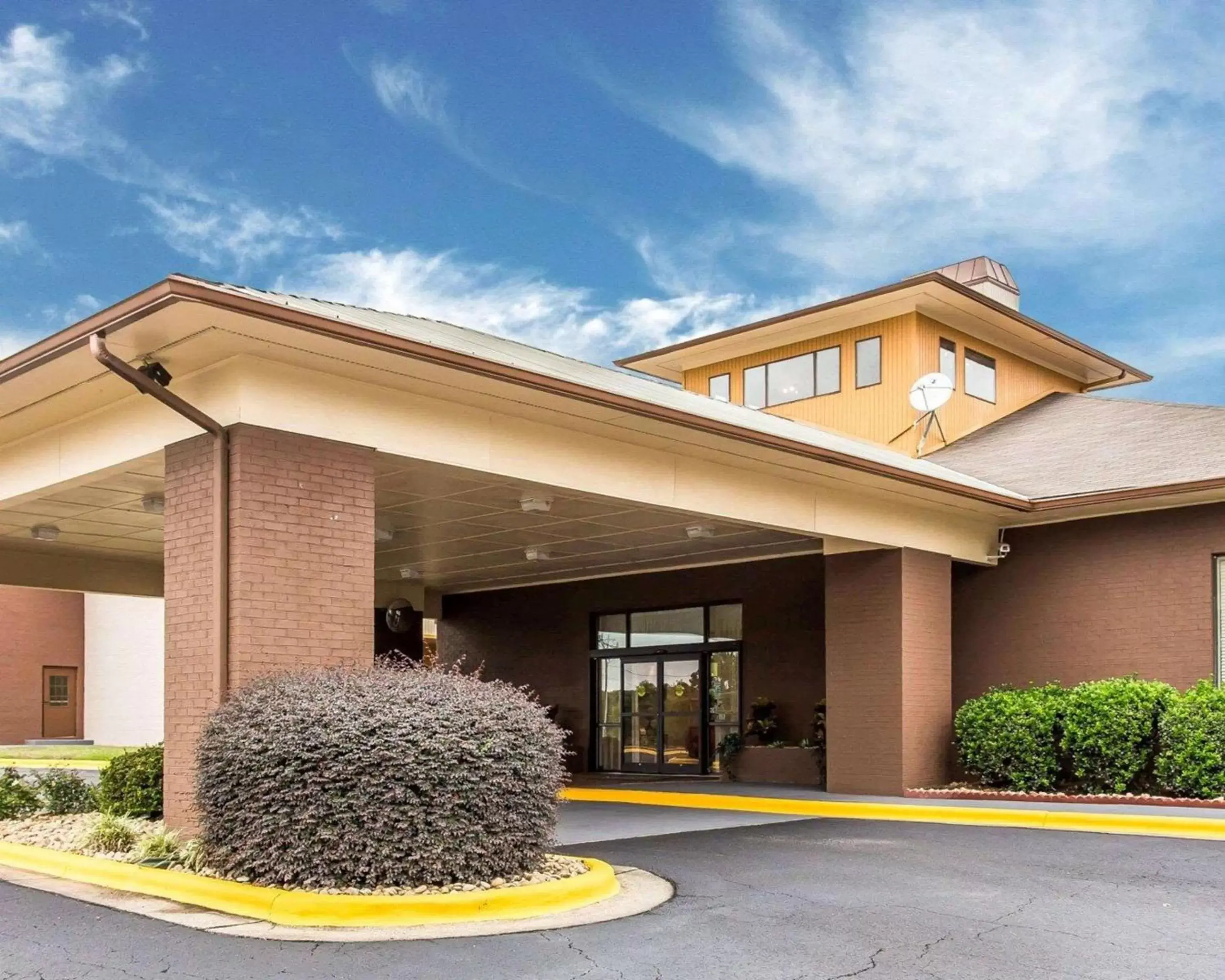 Property Building in Quality Suites Convention Center - Hickory