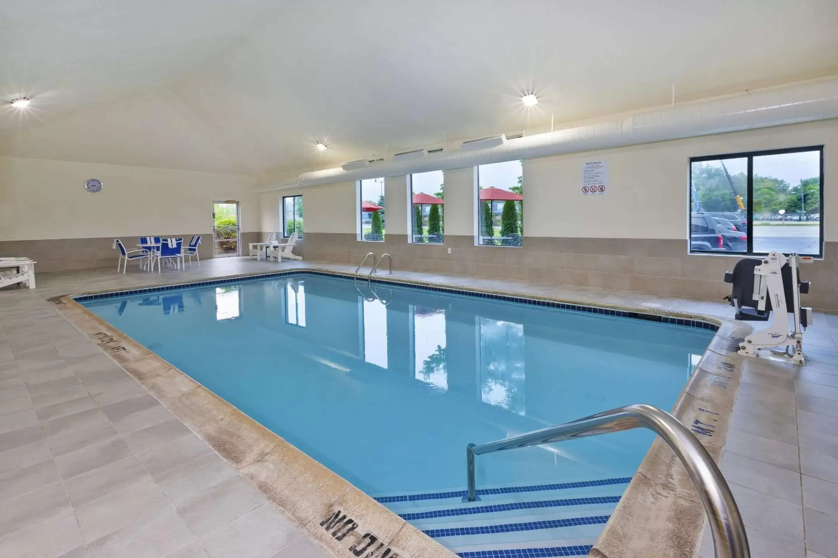 Swimming Pool in Comfort Inn & Suites Taylor