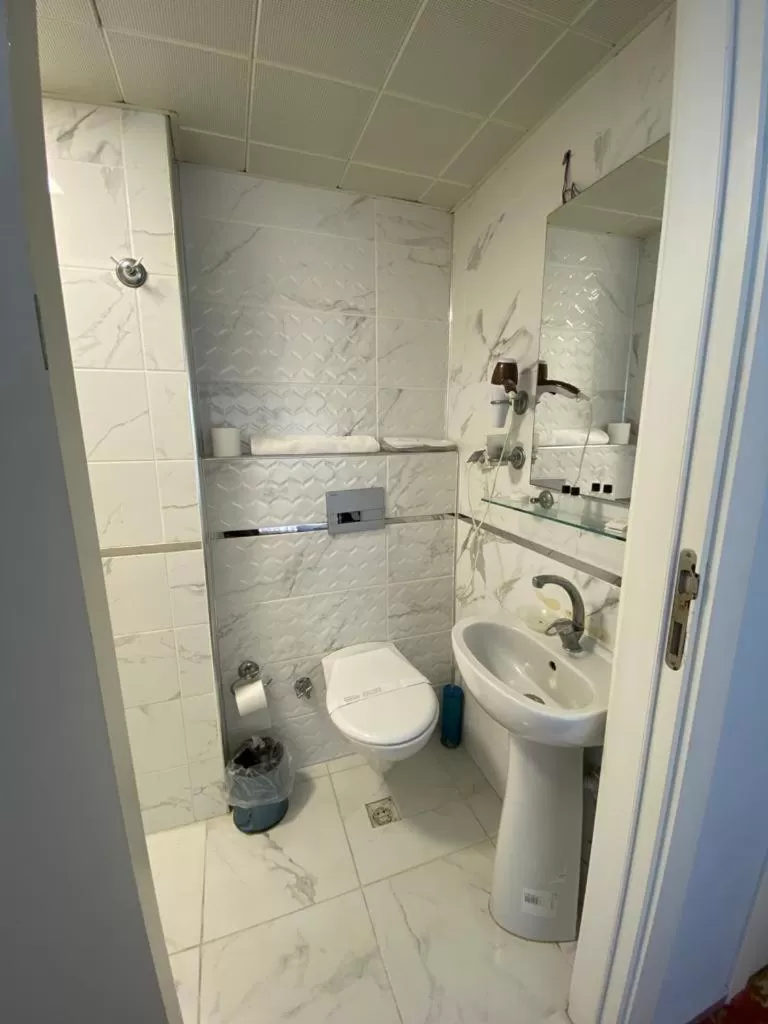 Bathroom in Sakran Hotel