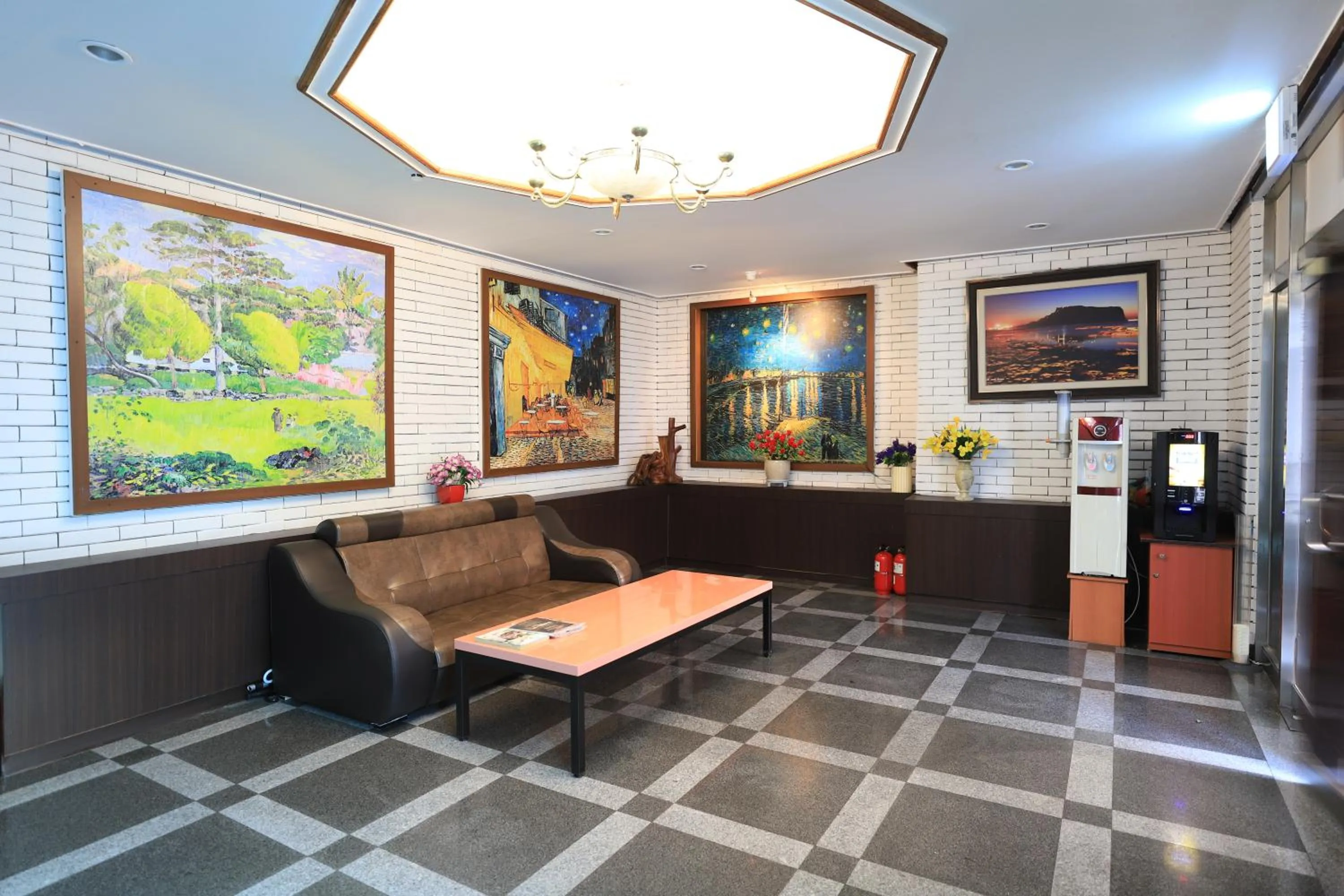 Lobby or reception in Twins Hotel