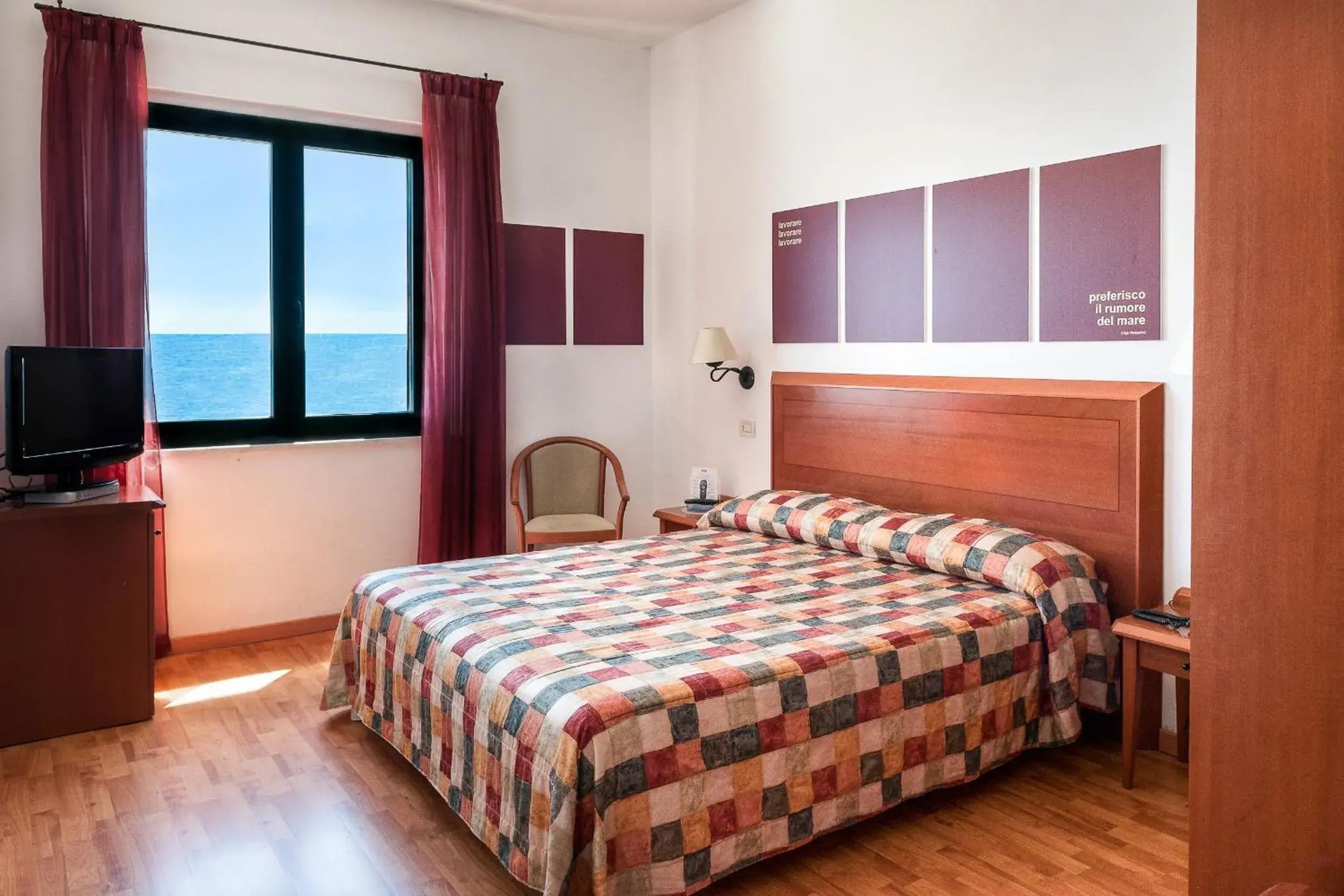 Triple Room with Sea View in Hotel Brigantino Non Dista Triple Room with Sea View in Hotel Brigantino Non Dista