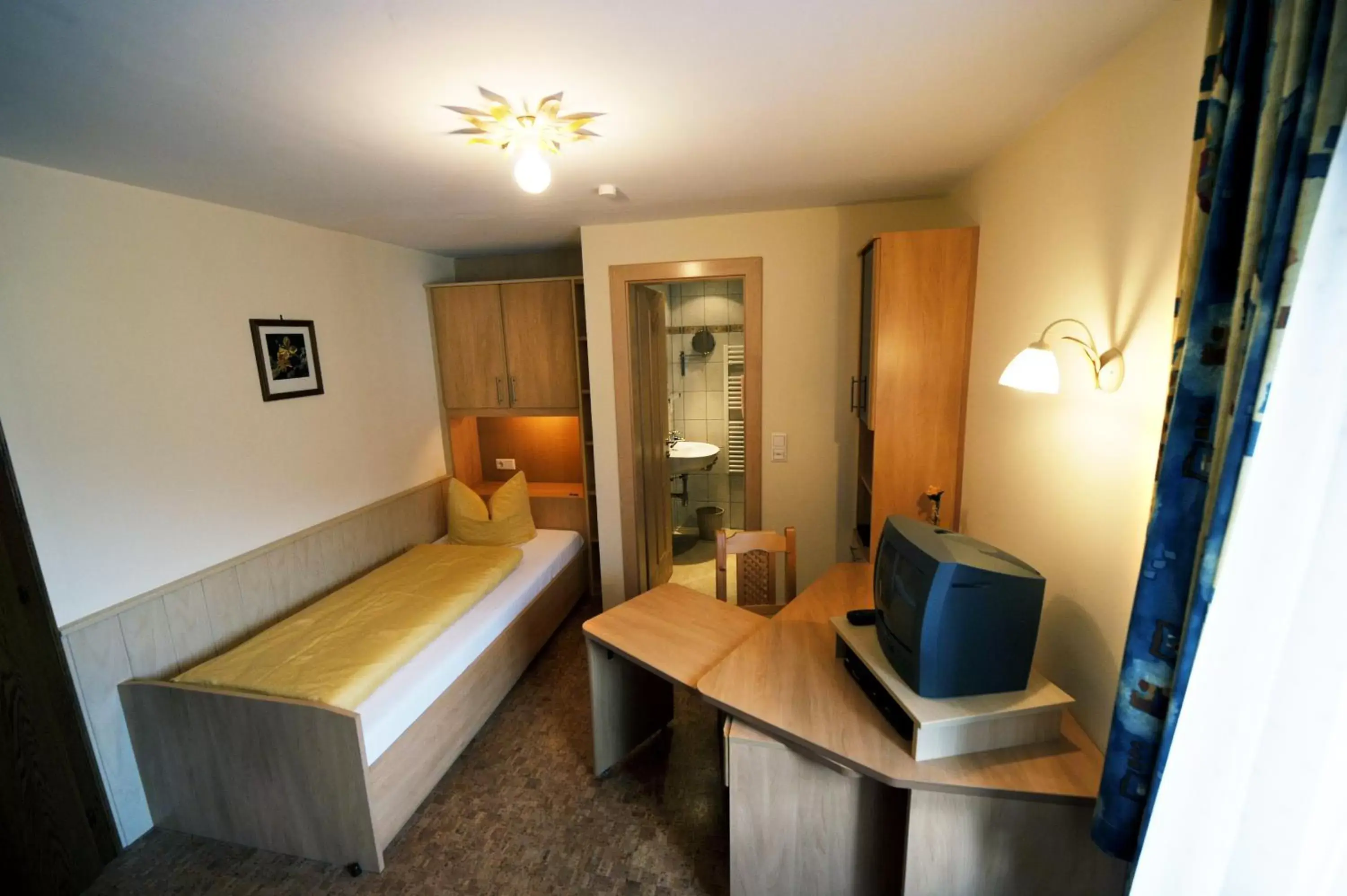 Single Room with Bathroom - single occupancy in Hotel Garni Landhaus Platzer Single Room with Bathroom - single occupancy in Hotel Garni Landhaus Platzer