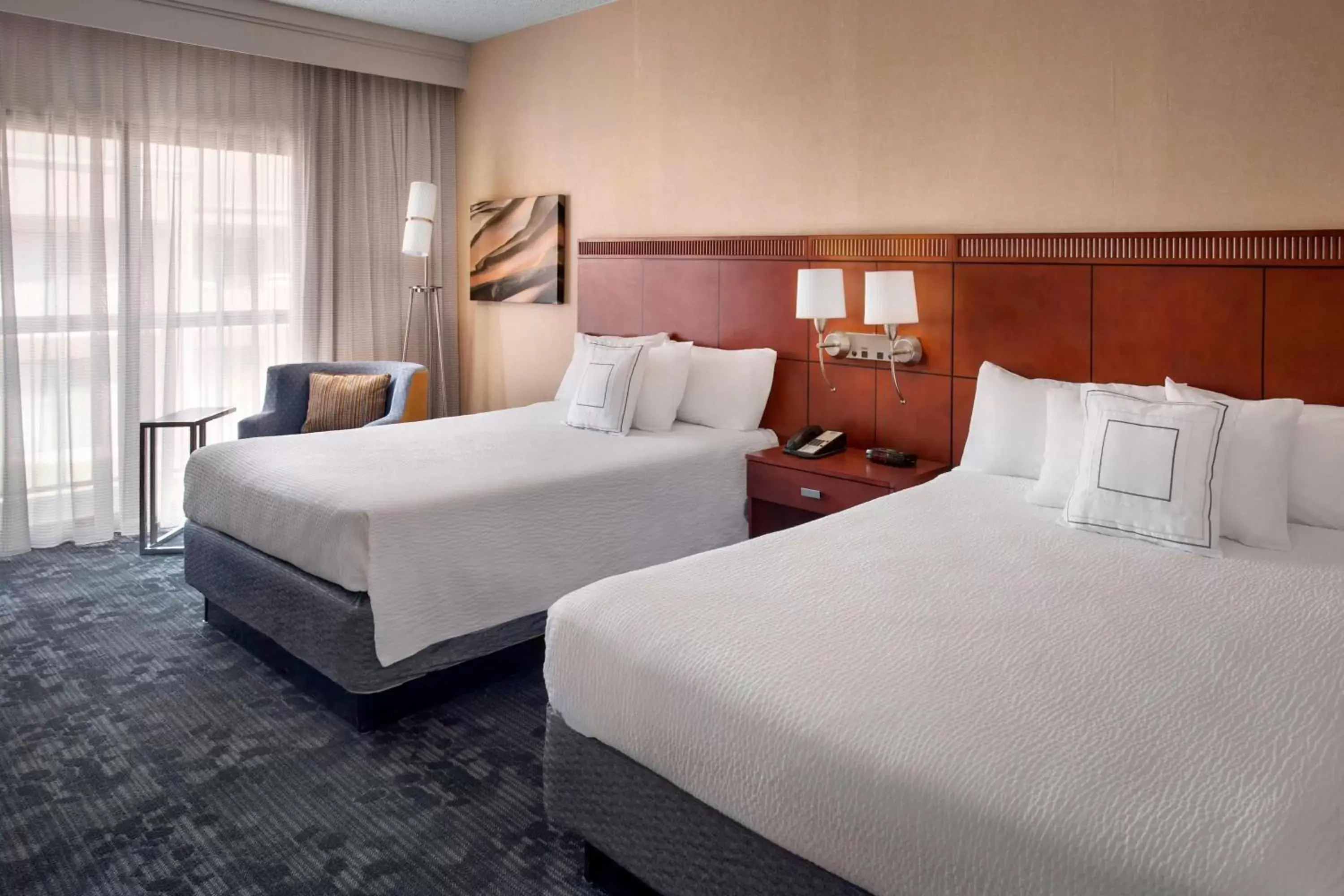Photo of the whole room, Bed in Courtyard By Marriott Hartford Windsor Airport