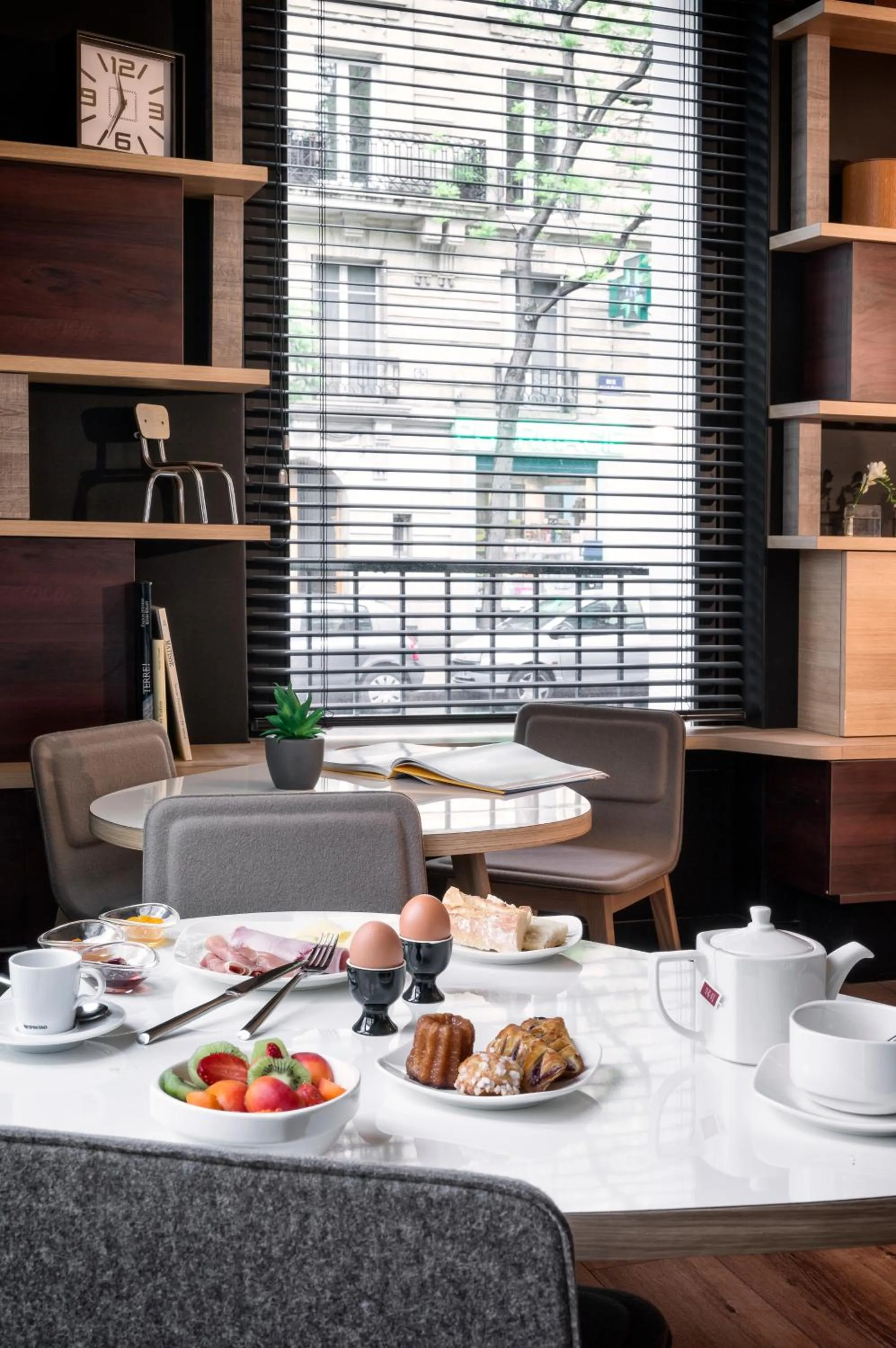 Restaurant/places to eat in Hotel Max