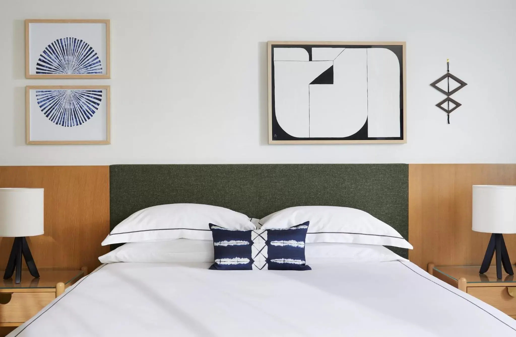 Photo of the whole room, Bed in Kimpton Hotel Enso by IHG Photo of the whole room, Bed in Kimpton Hotel Enso by IHG