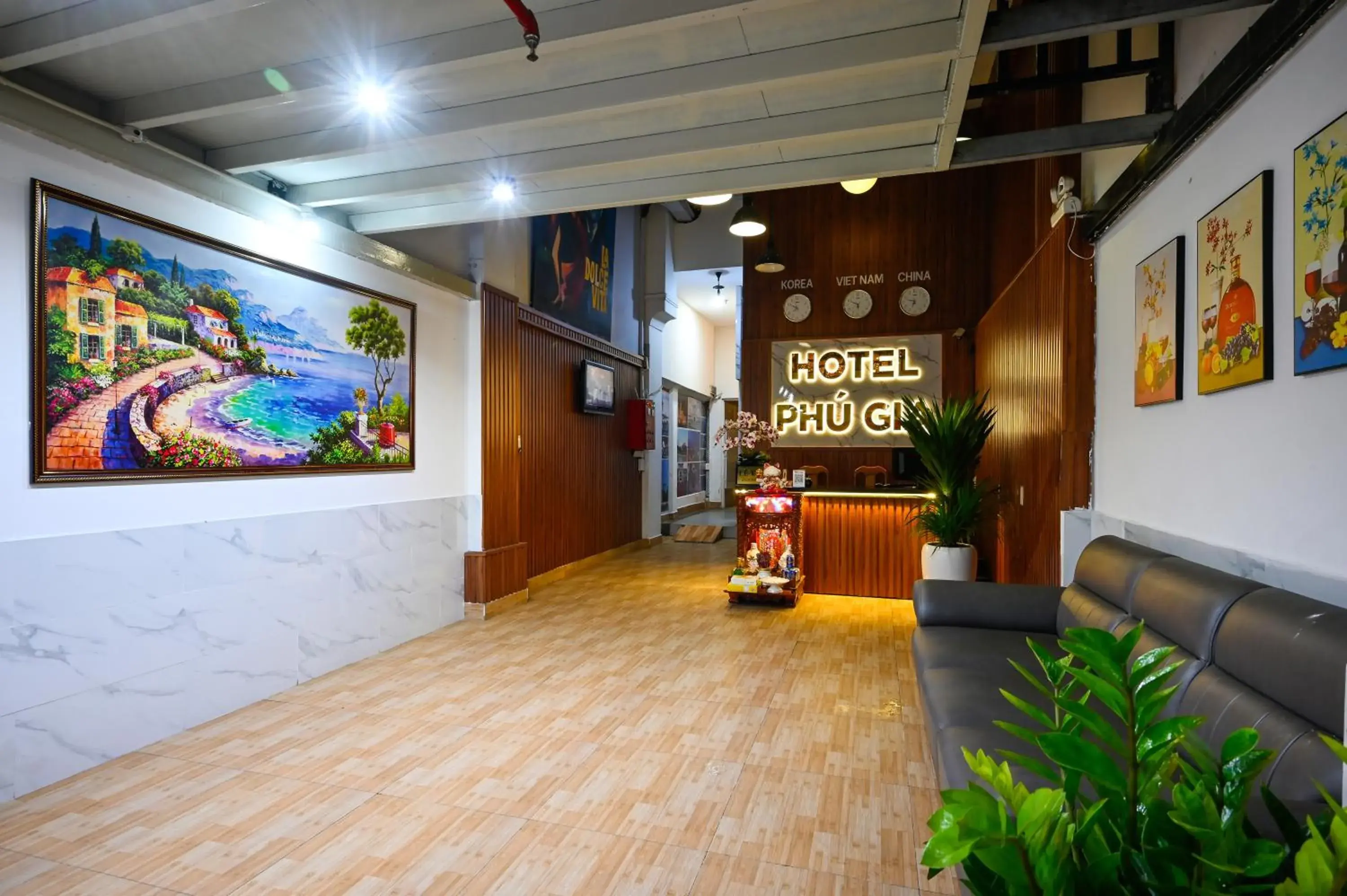 Lobby/Reception in Phu Gia Hotel 193 Nguyen Thai Hoc Street