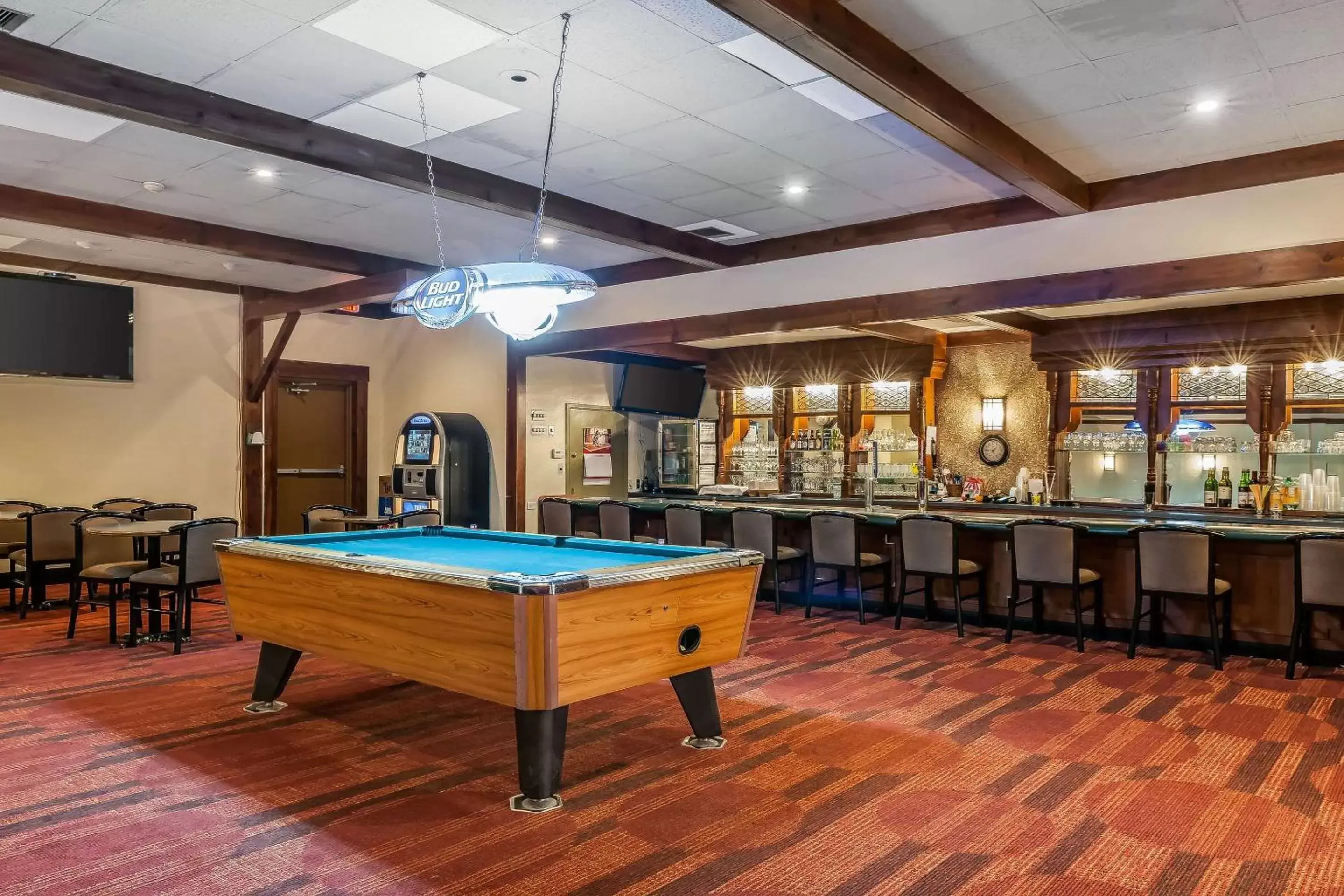 Lounge or bar, Billiards in Quality Inn Gallipolis