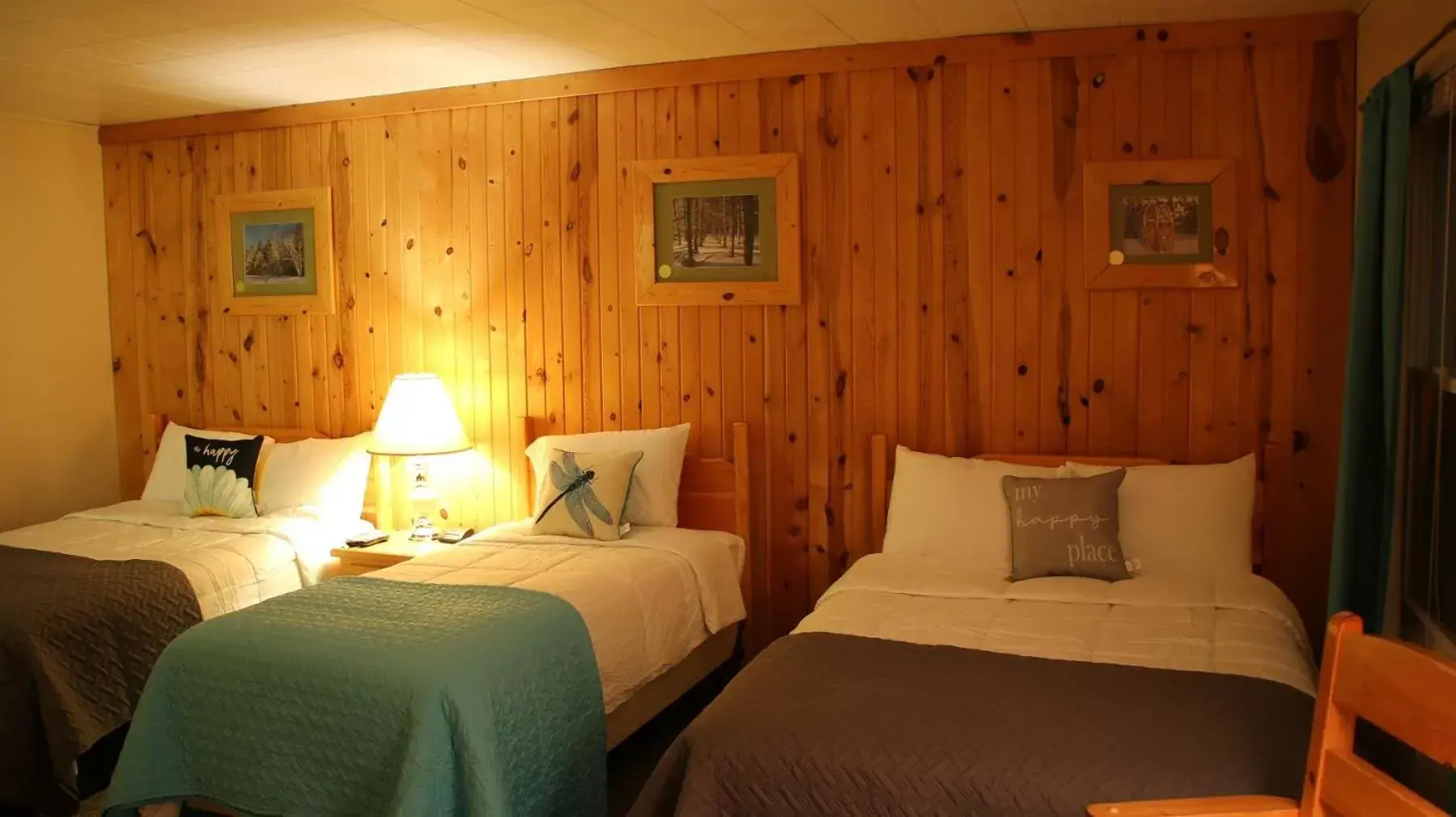 Triple Room in Holiday Motel Triple Room in Holiday Motel