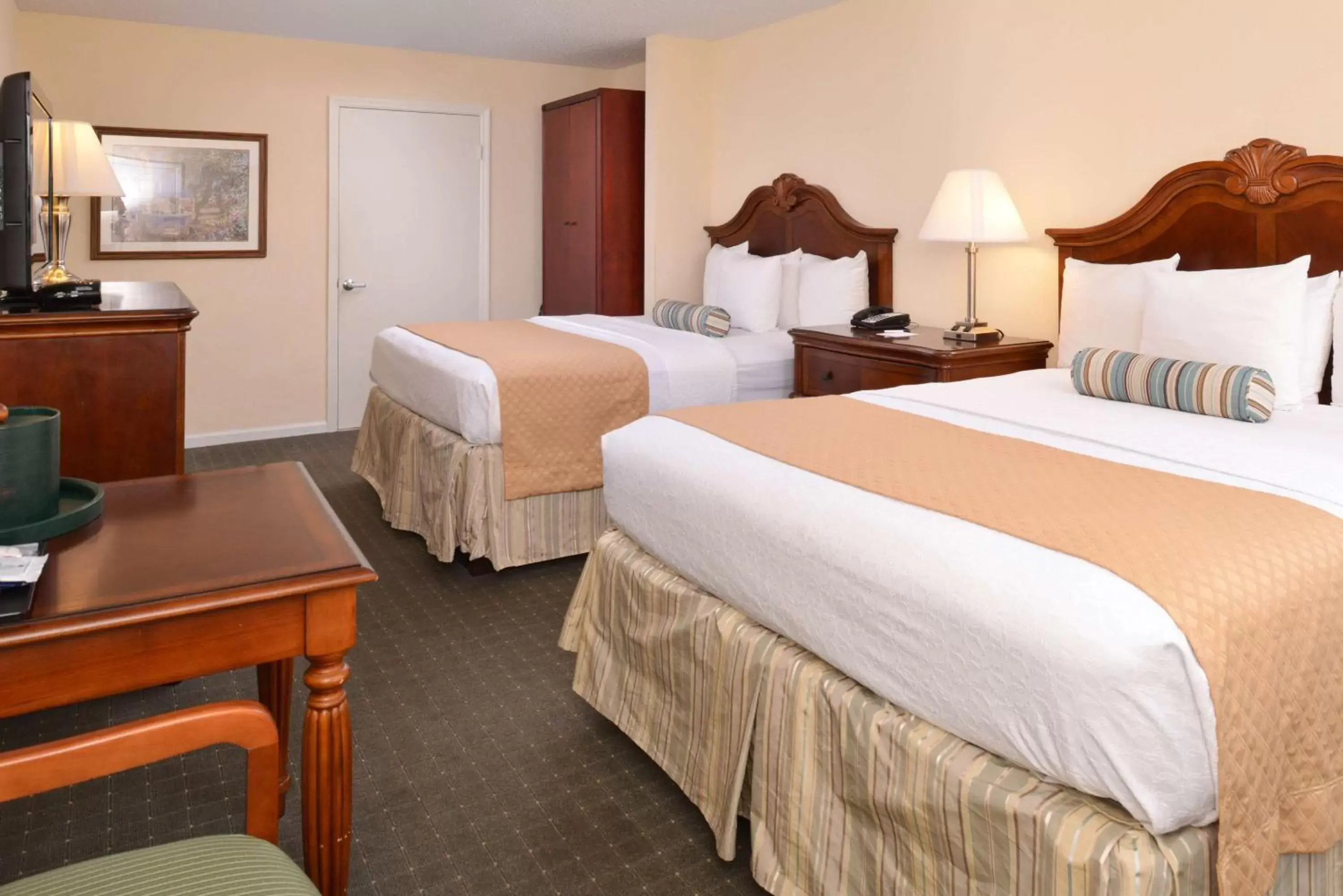 Photo of the whole room, Bed in Best Western PLUS Santee Inn