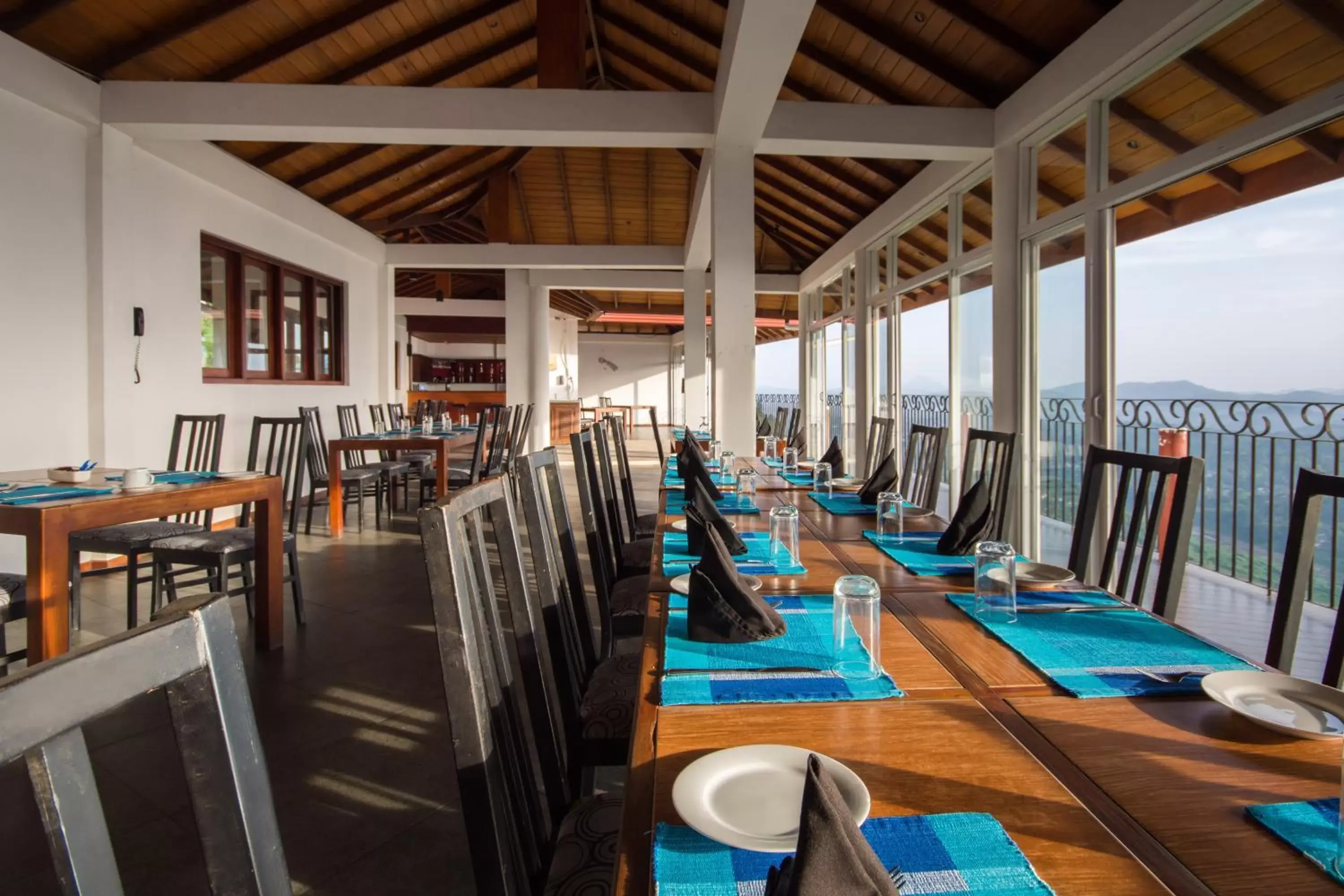 Restaurant/Places to Eat in Ceyloni Panorama Resort
