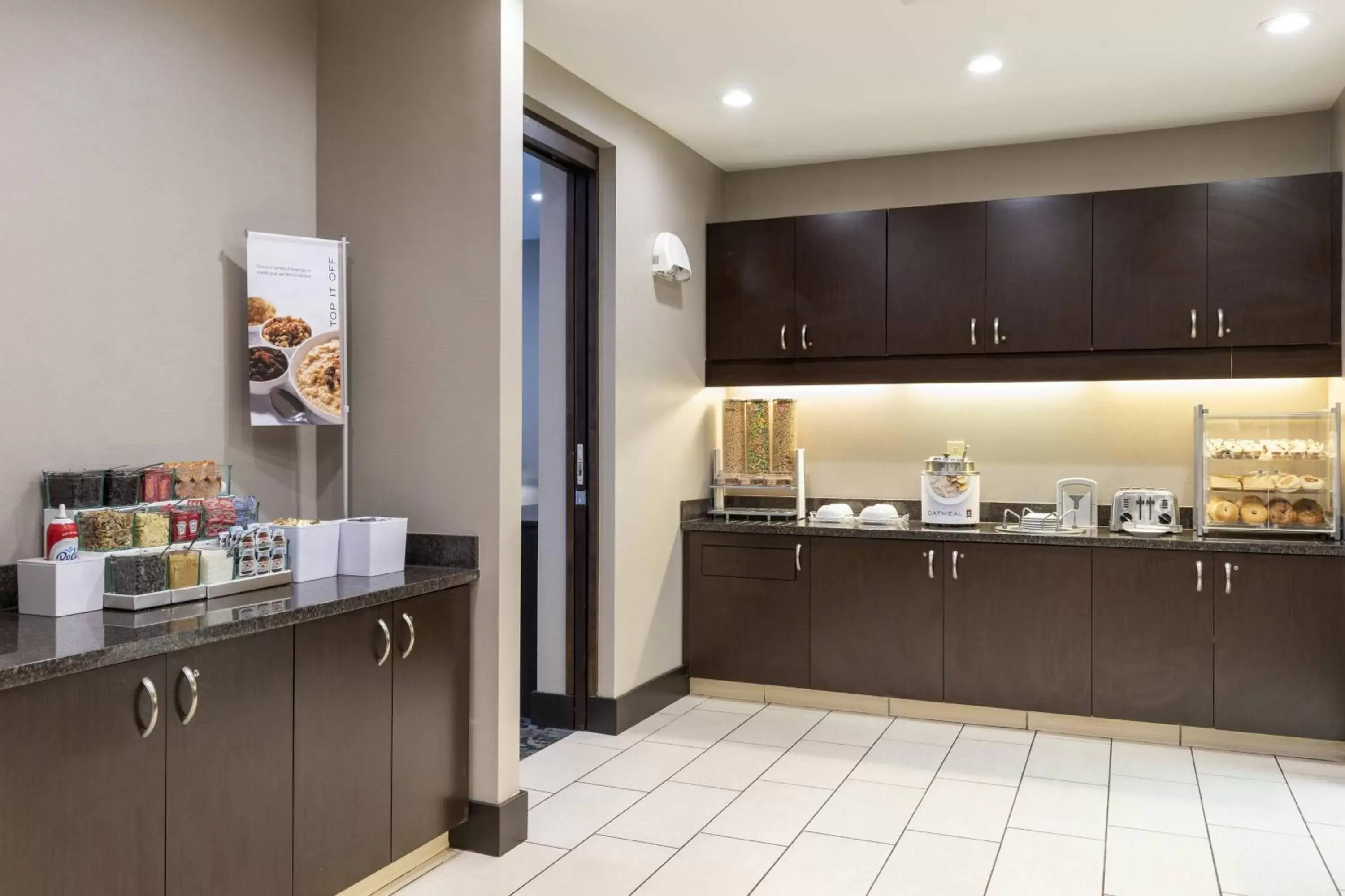 Breakfast, Kitchen/Kitchenette in Residence Inn by Marriott Midland