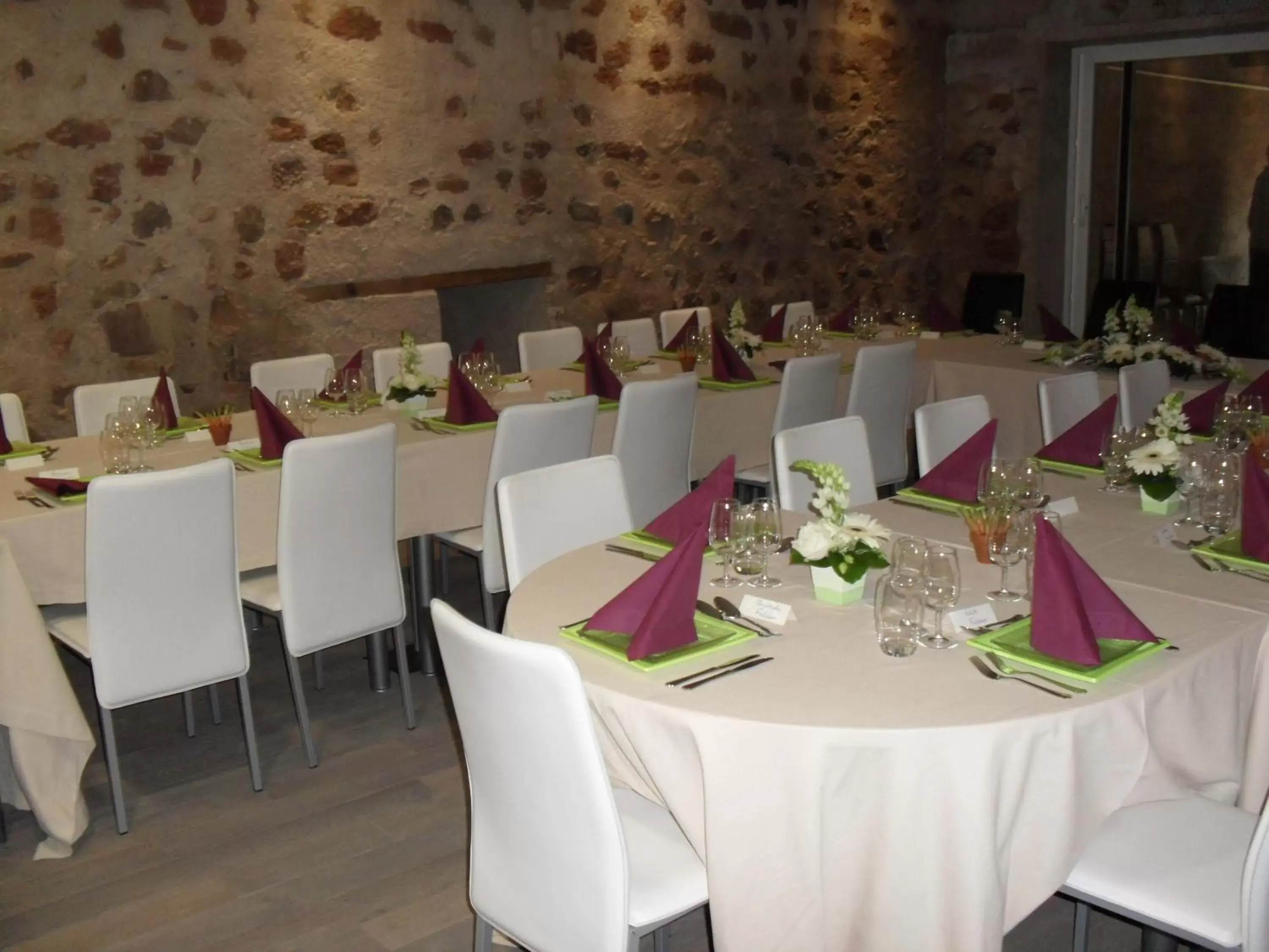 Banquet/Function facilities, Restaurant/Places to Eat in Le Gouverneur Hotel