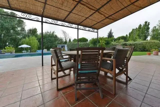 Patio in Le Mazet Chambre d'Hôtes