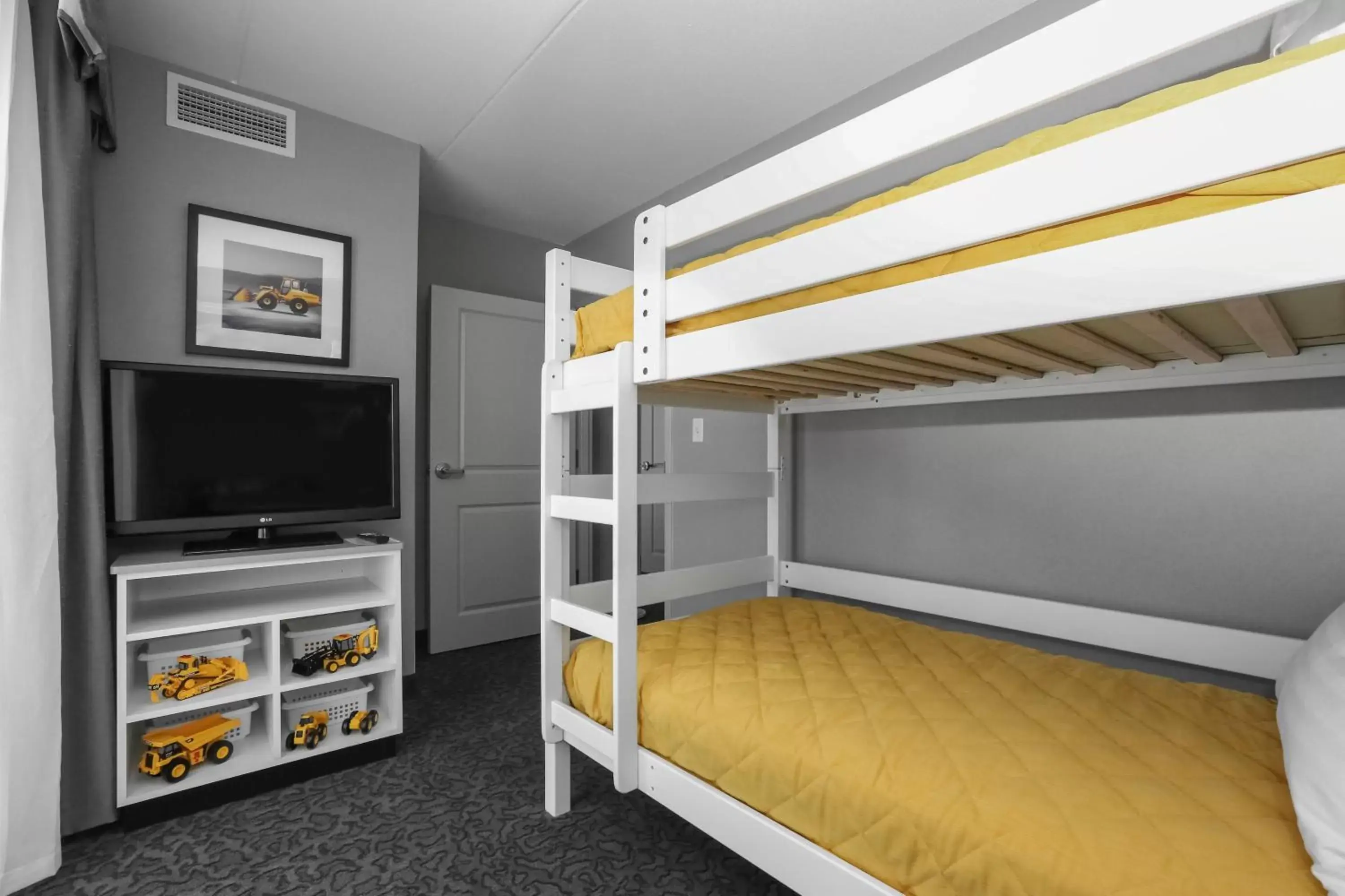 Bedroom, Bunk Bed in Holiday Inn and Suites East Peoria, an IHG Hotel