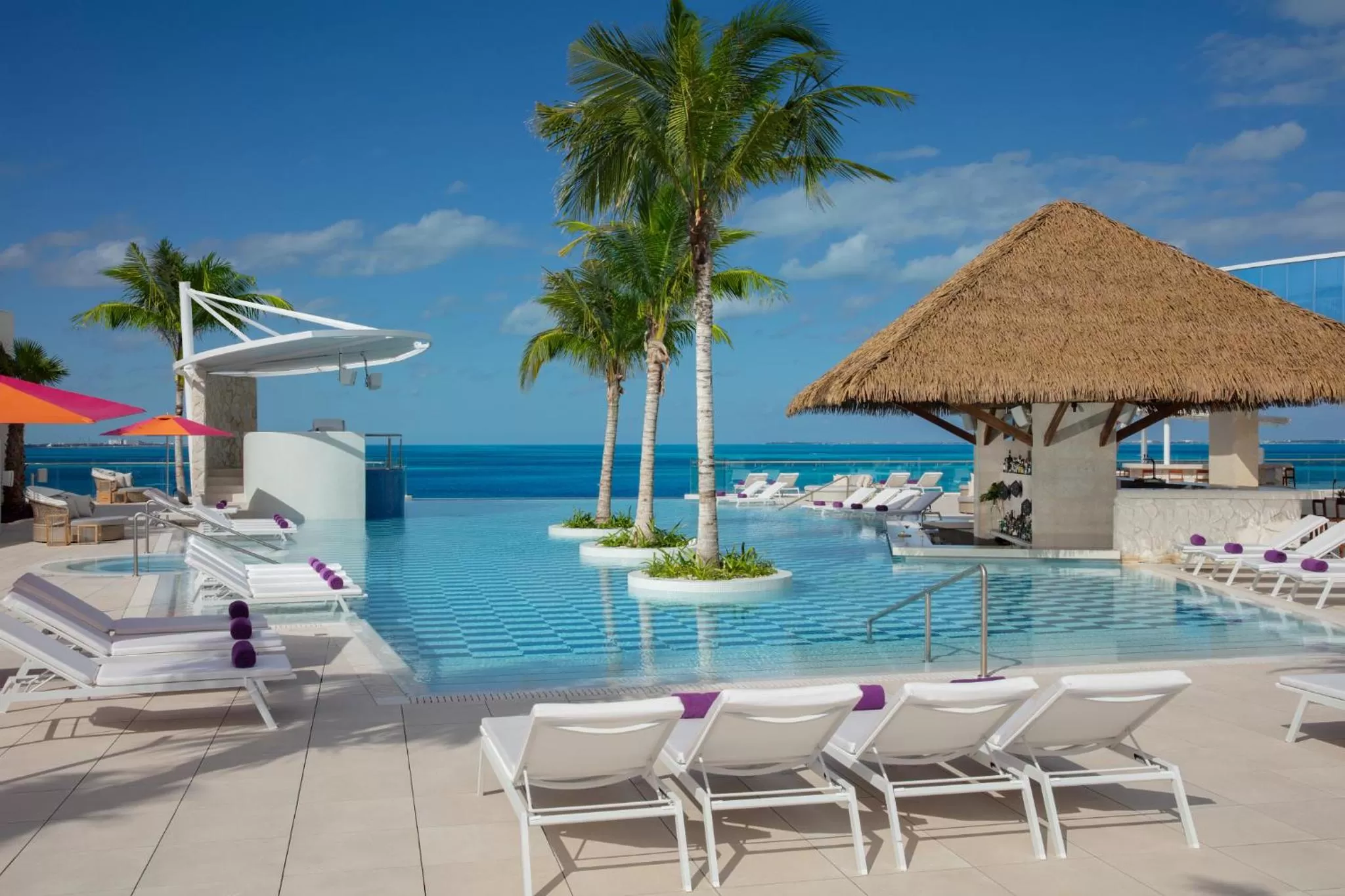 Swimming pool in Breathless Cancun Soul Resort & Spa - Adults Only - All Inclusive