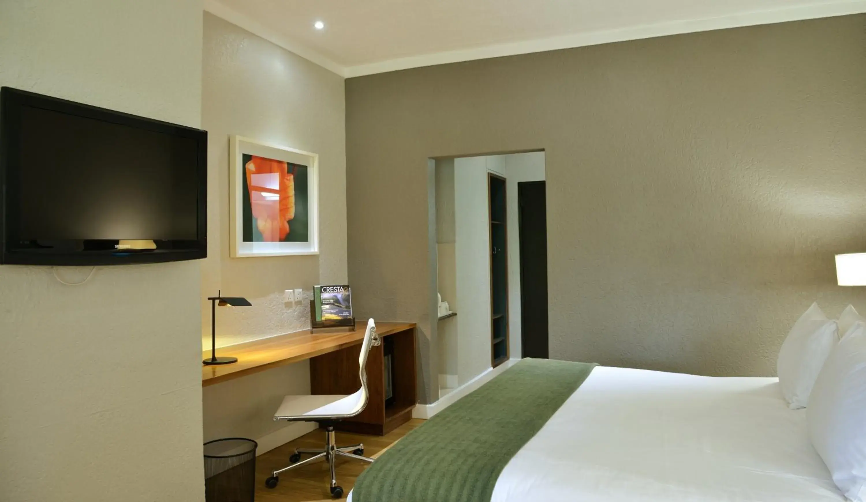 TV and multimedia, Bed in Cresta Lodge Harare