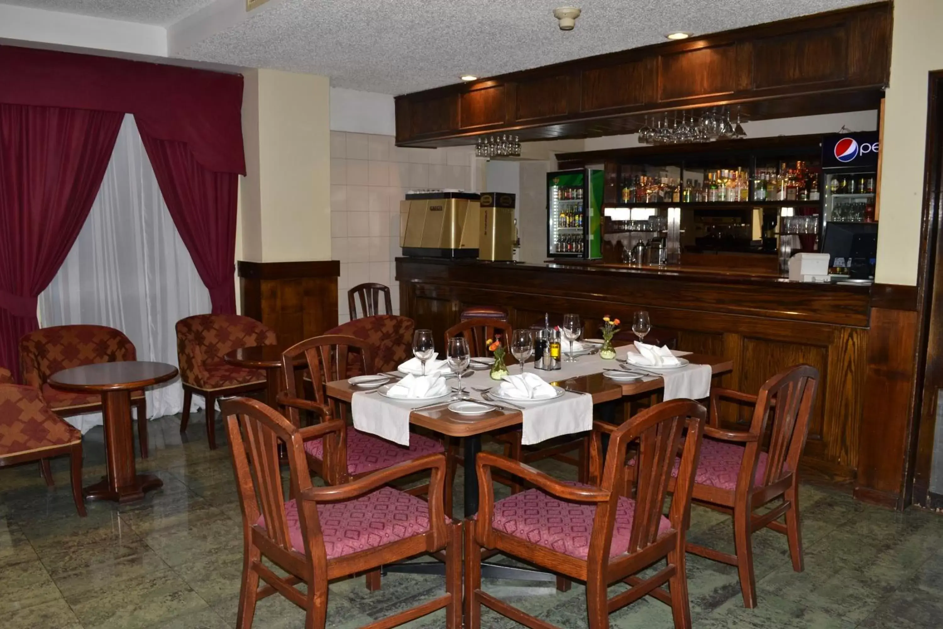 Restaurant/Places to Eat in Hotel Diego de Almagro Los Angeles
