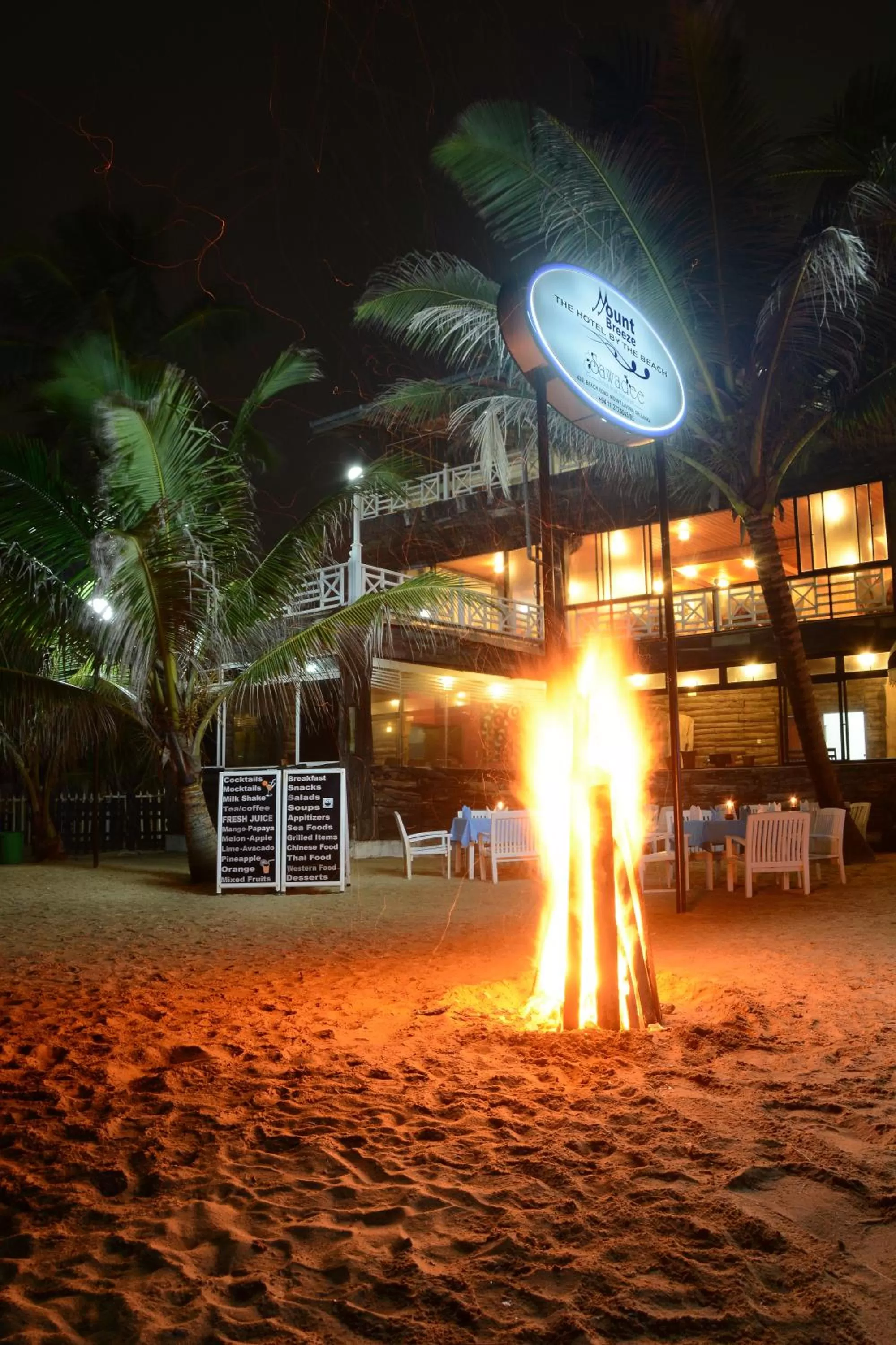 Dining area in Mount Breeze Hotel