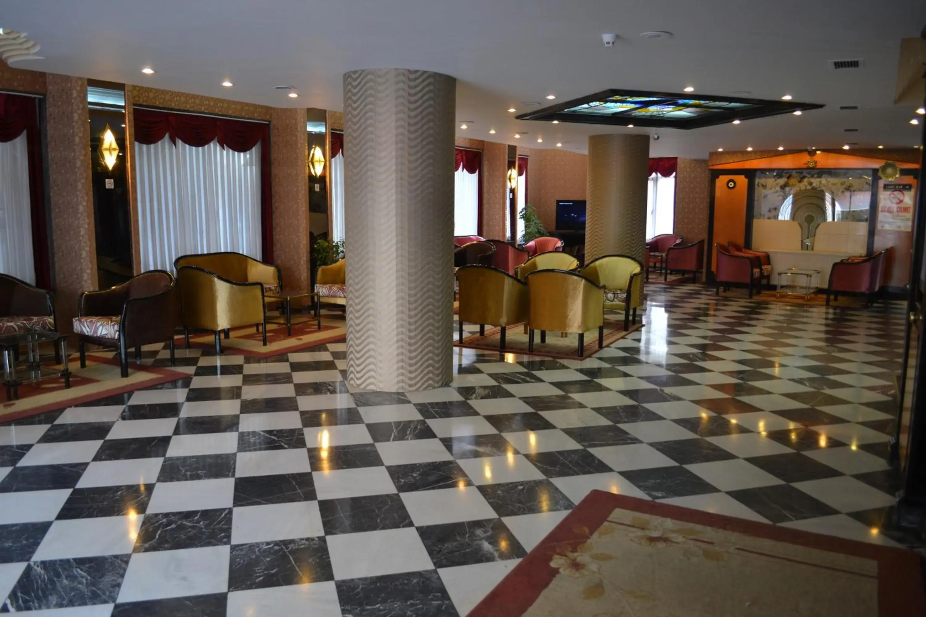 Communal lounge/ TV room in Tayhan Hotel