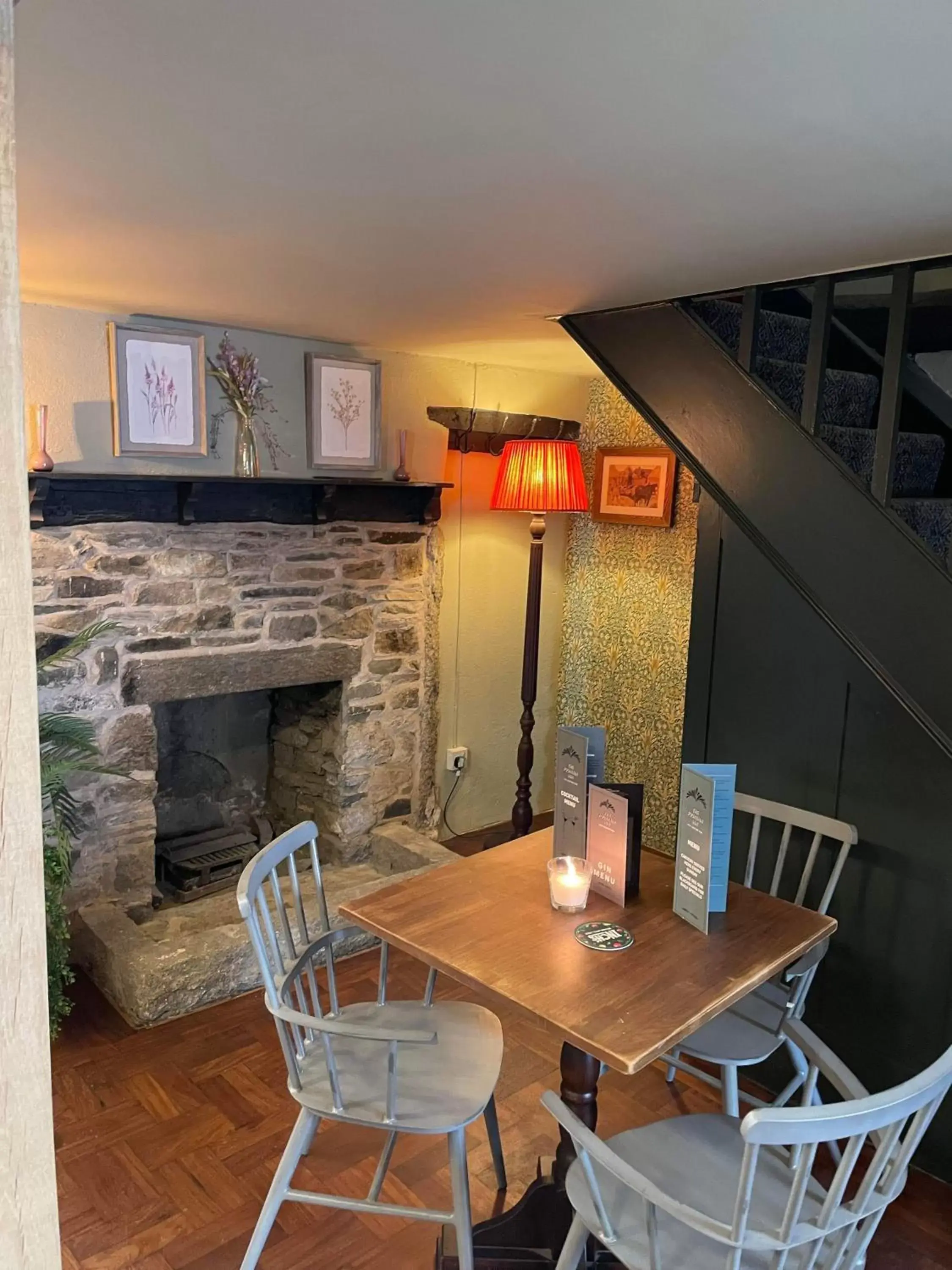 Lounge or bar in The Fountain Inn & Riverside Restaurant Lounge or bar in The Fountain Inn & Riverside Restaurant