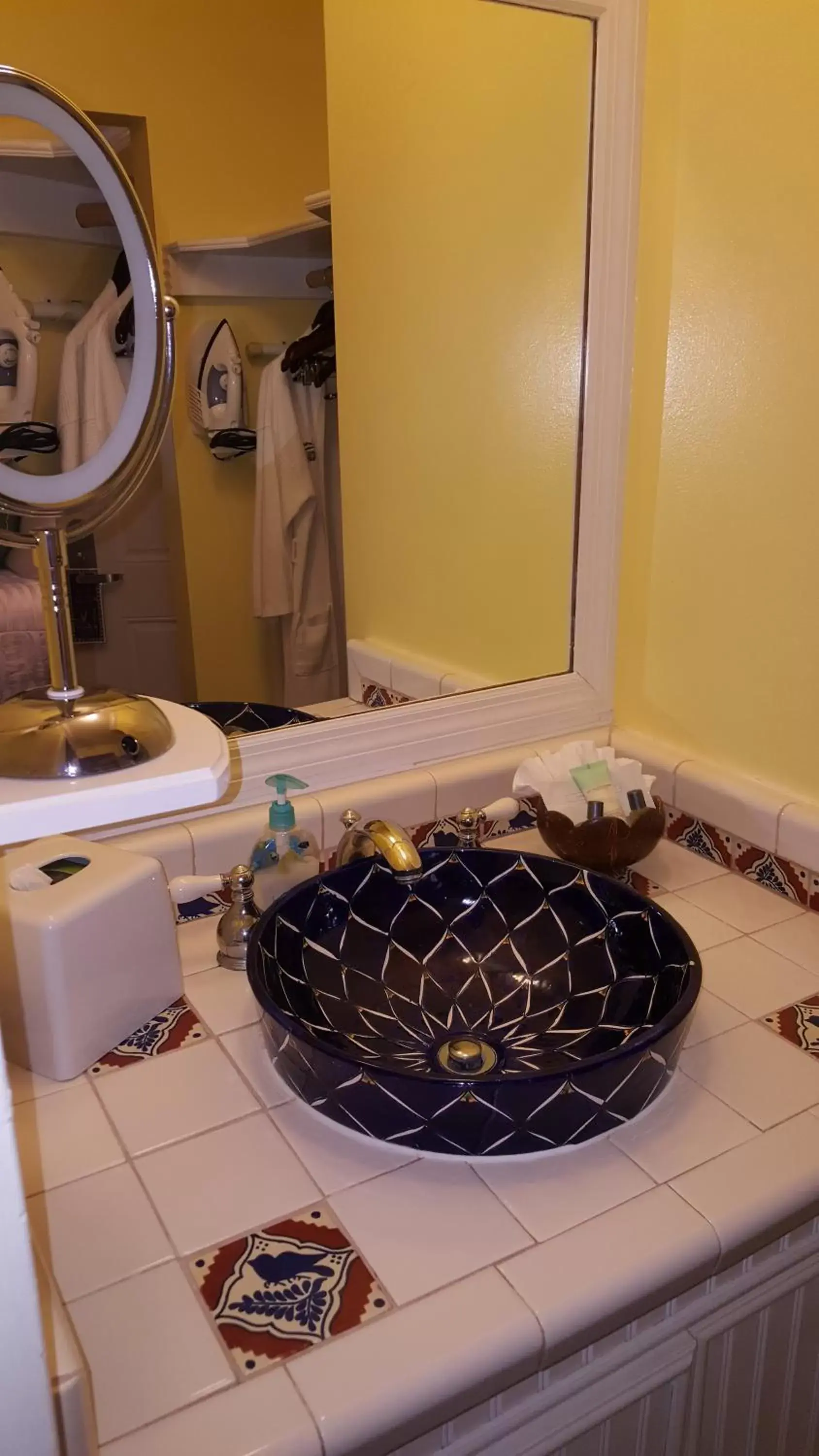 Bathroom, Kitchen/Kitchenette in The Caribbean Court Boutique Hotel