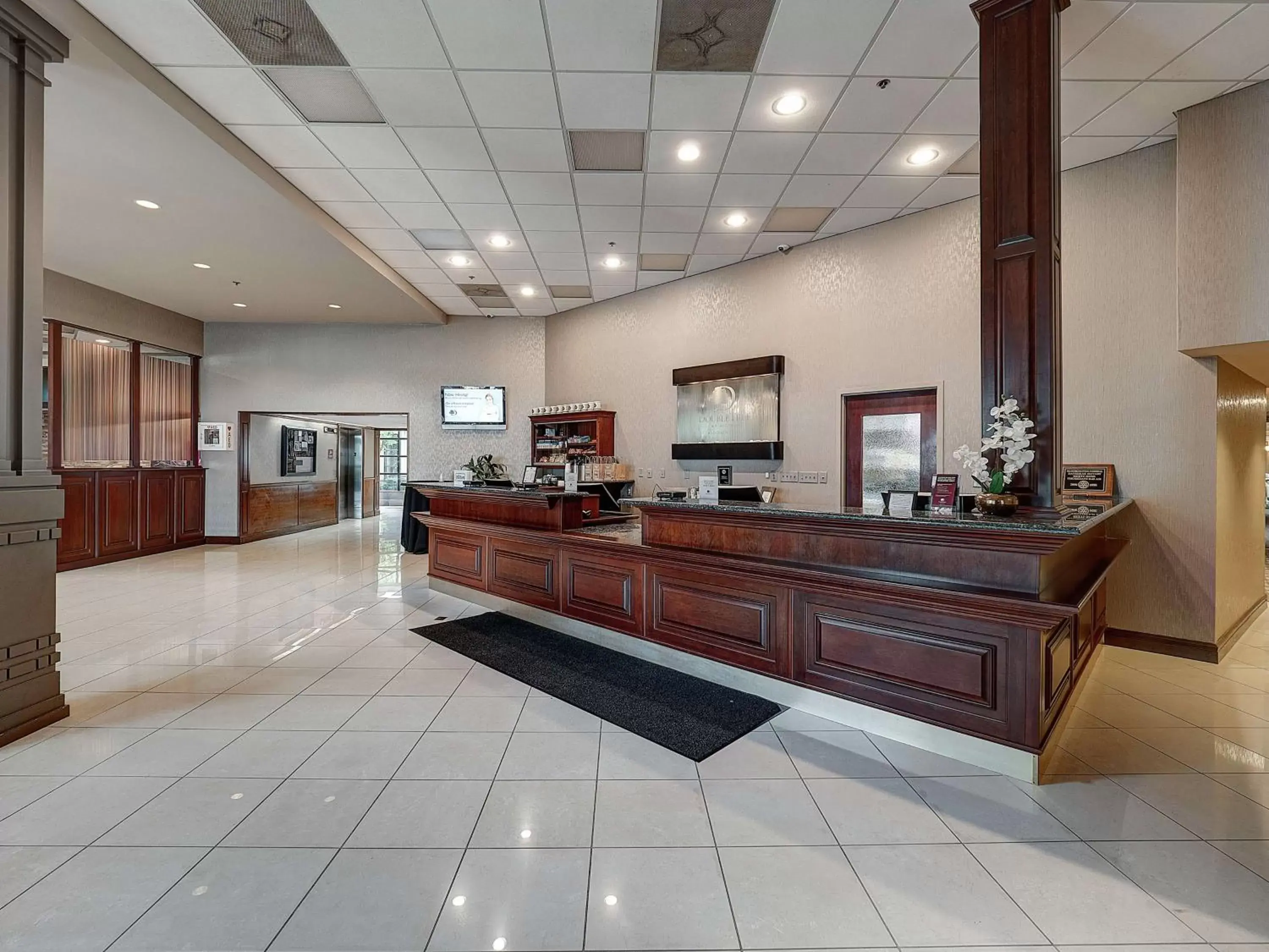 Lobby or reception in DoubleTree by Hilton Bloomington