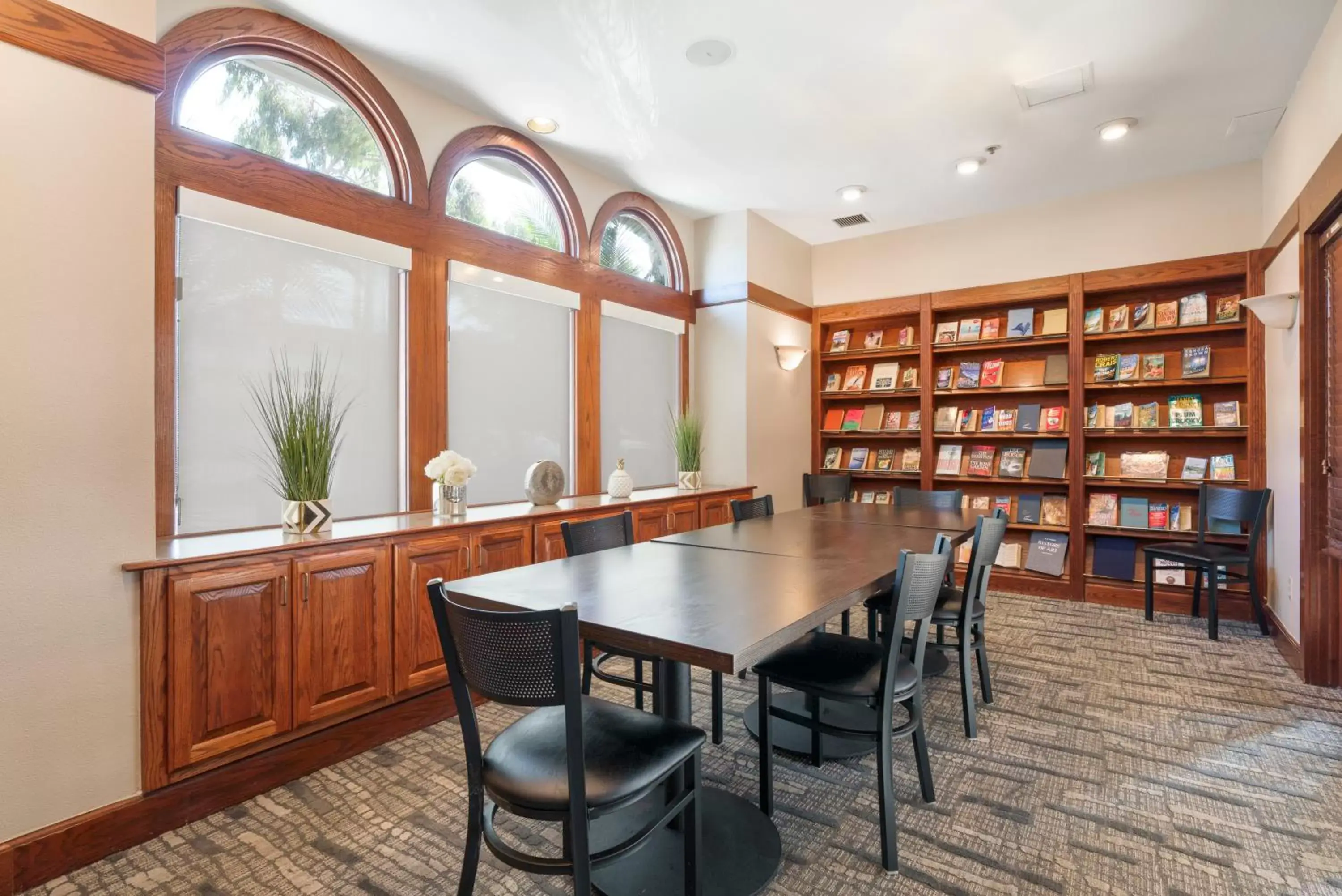 Library in Chase Suites Brea-Fullerton - North Orange County