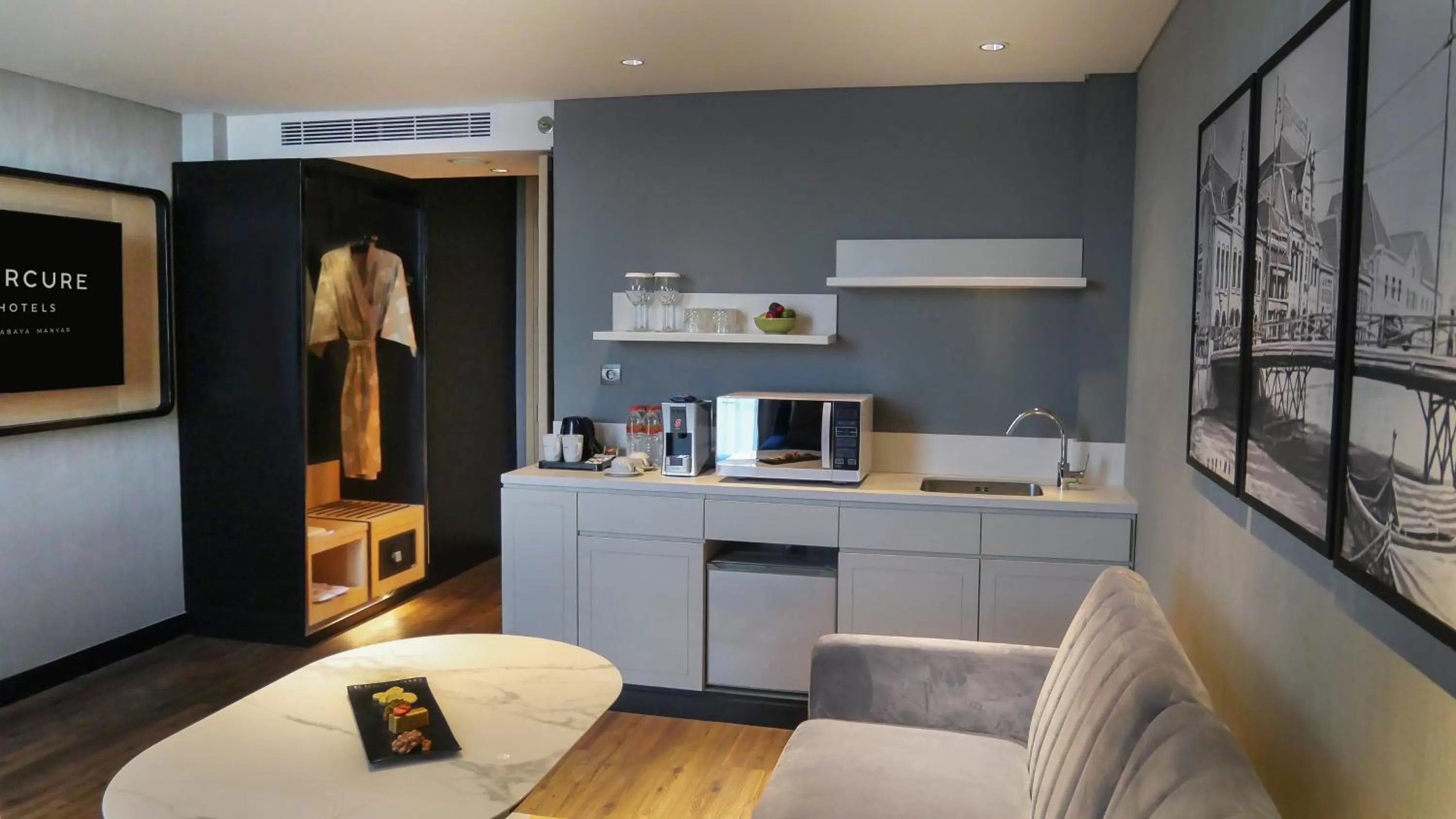 Kitchen or kitchenette in Mercure Surabaya Manyar