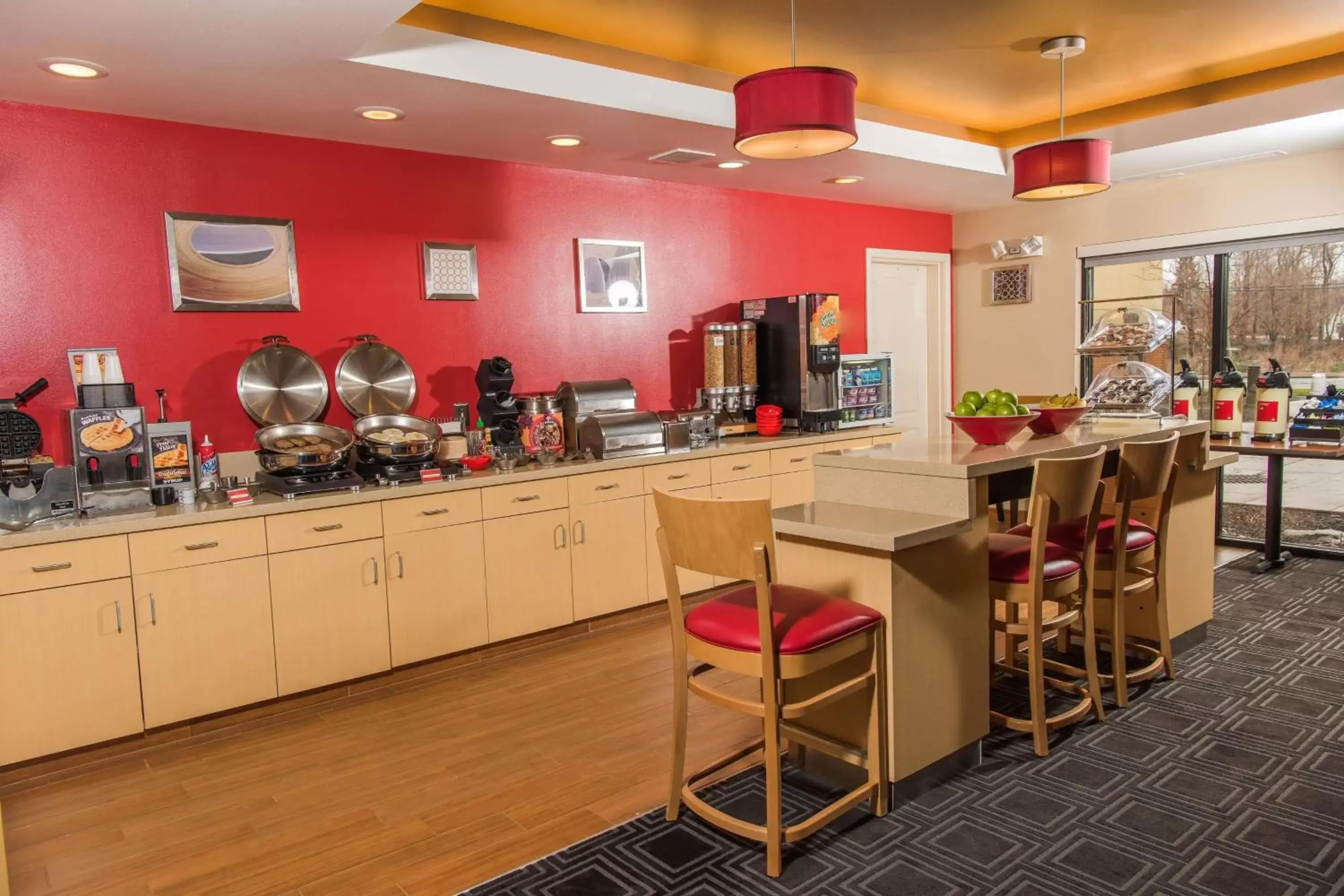 Breakfast, Restaurant/Places to Eat in TownePlace Suites by Marriott Erie