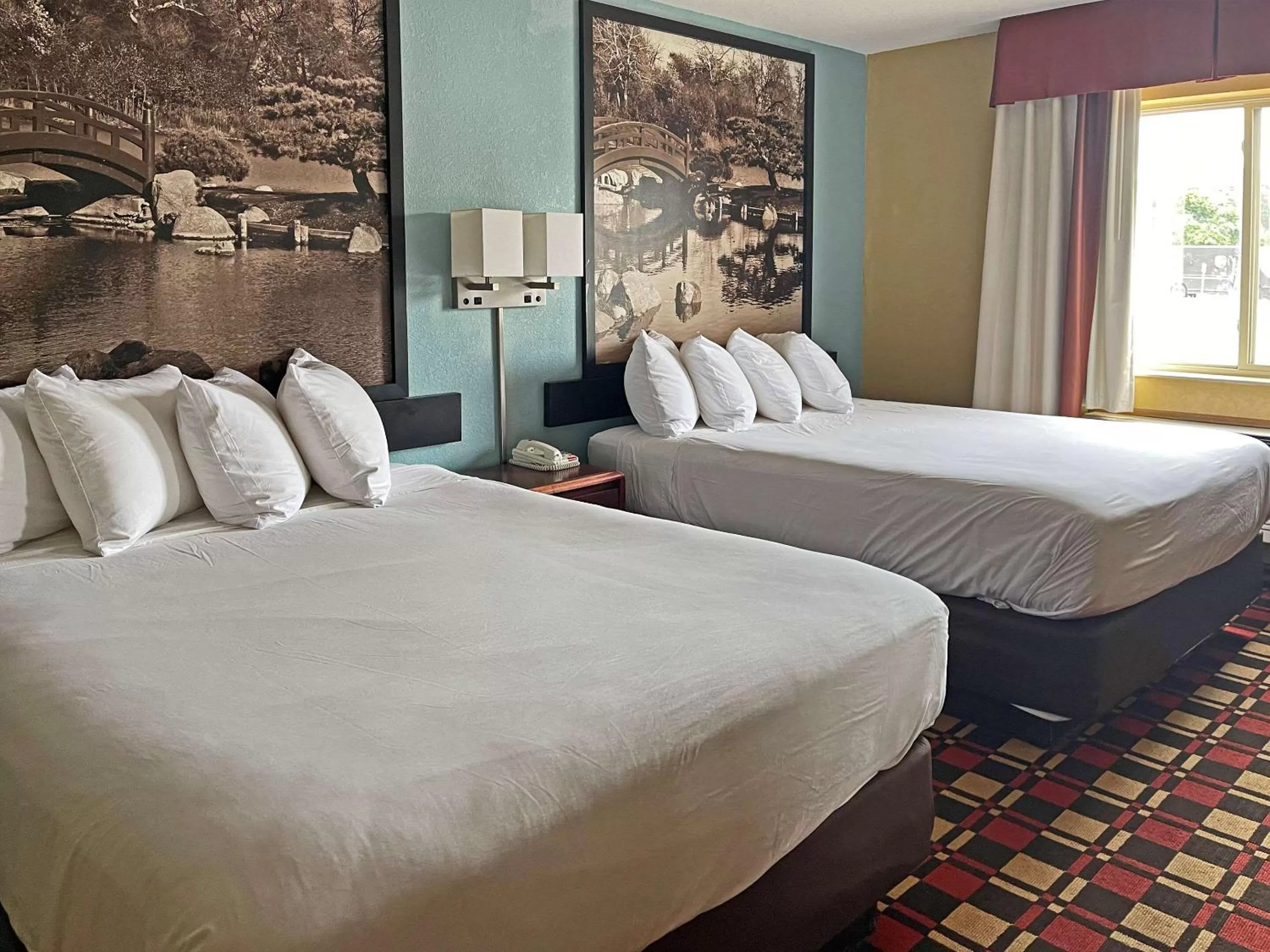 Bedroom, Bed in Econo Lodge