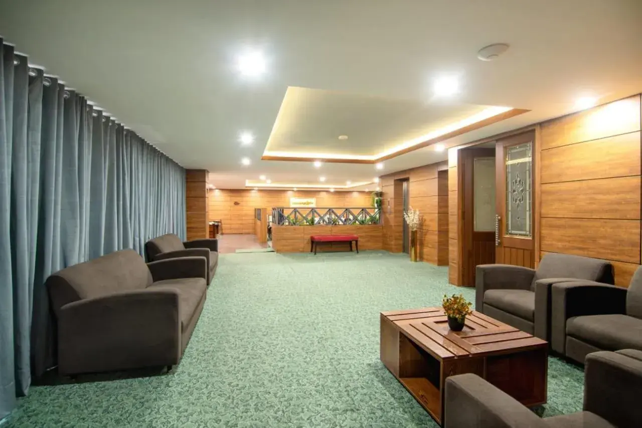 Seating area, Lobby/Reception in Hotel One Gulberg