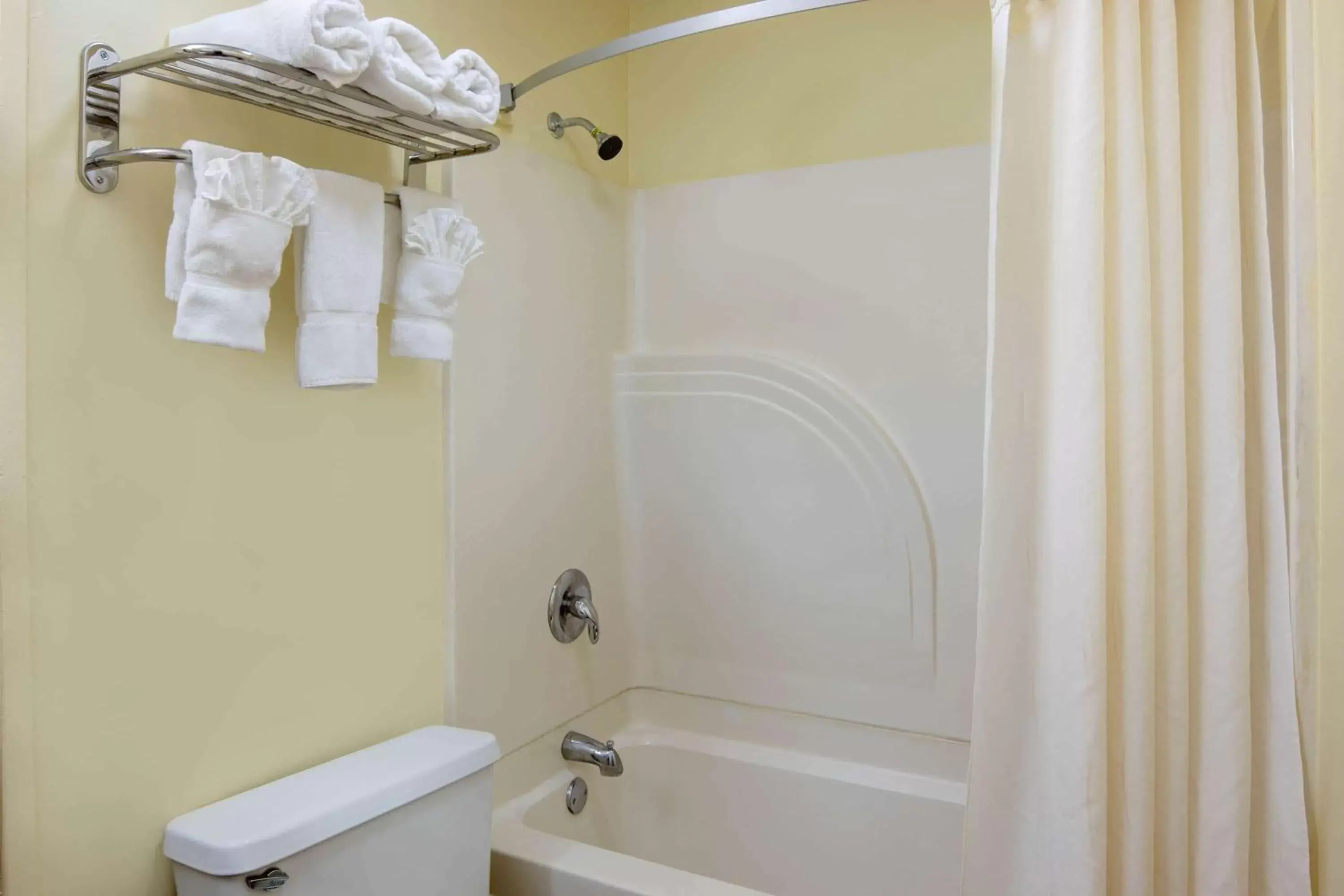Bathroom in Travelodge by Wyndham Savannah Area/Richmond Hill