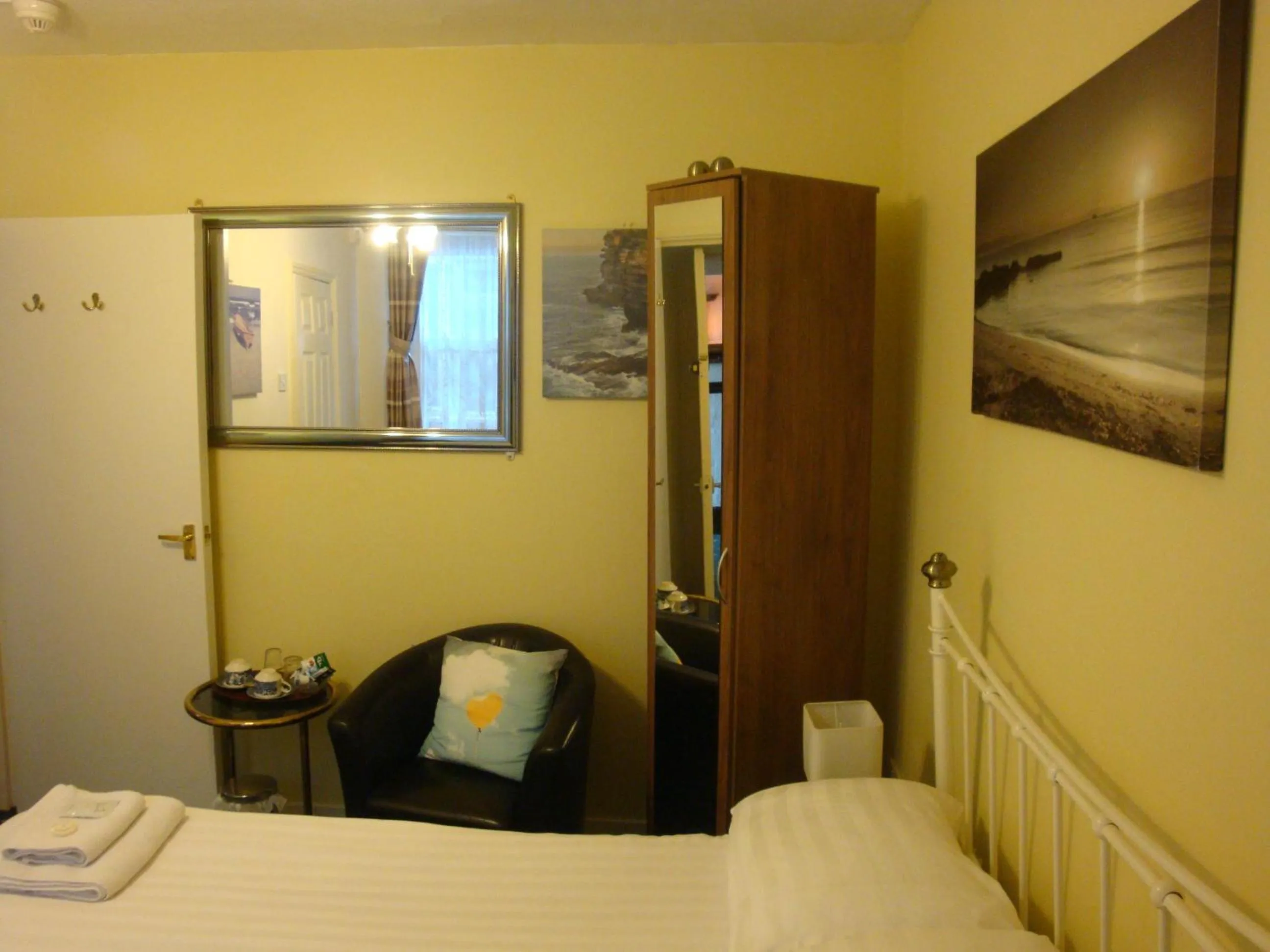 Bedroom, Bed in Spencer Court