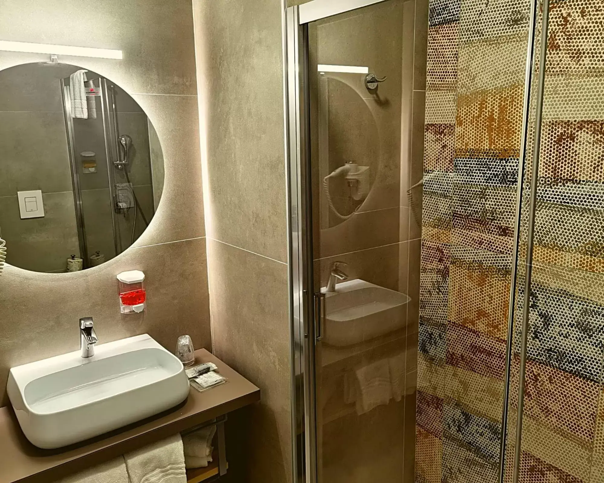 Bathroom in Ibis Styles Palermo President