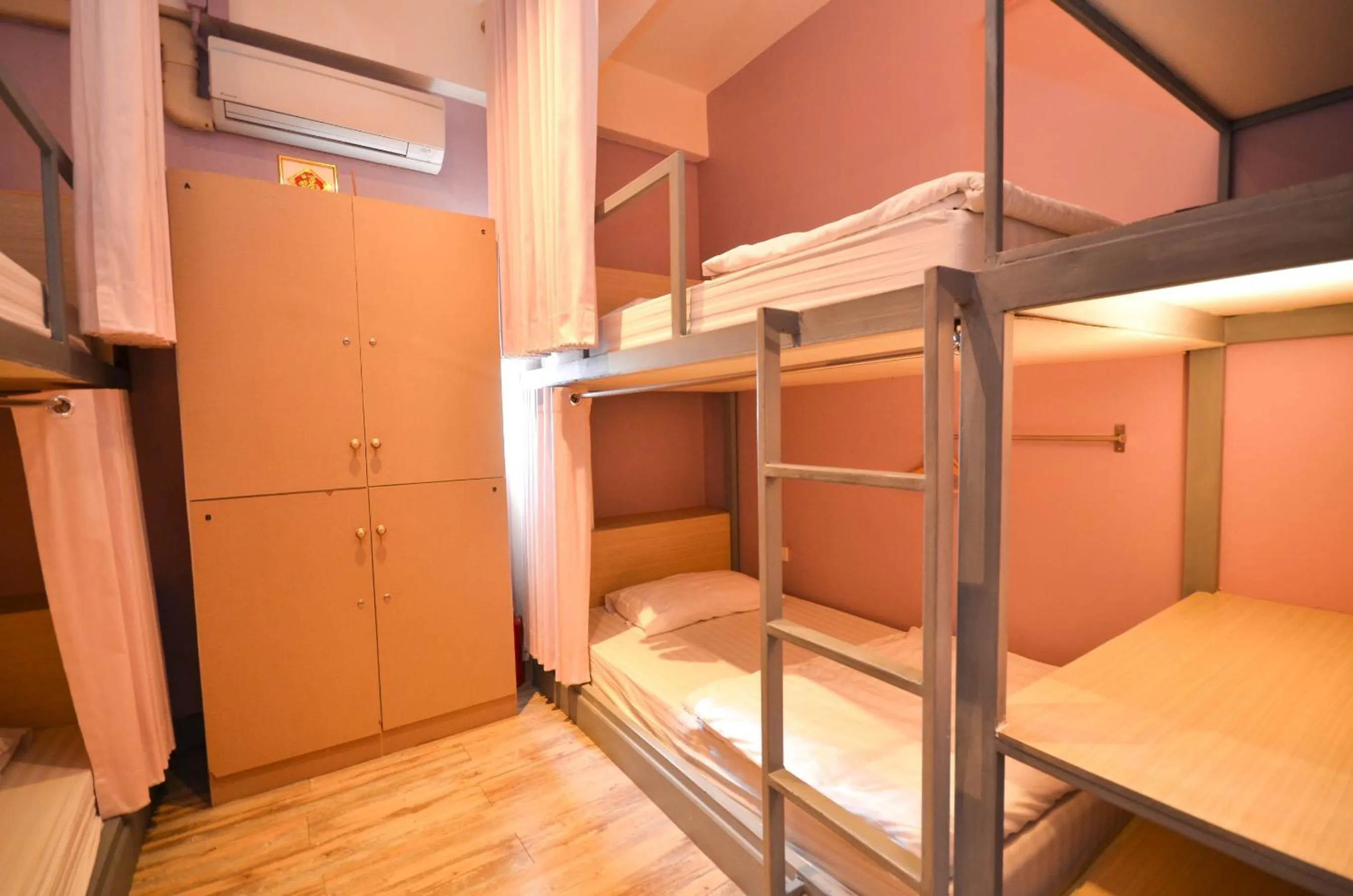 bunk bed, Bed in Good Day Hostel
