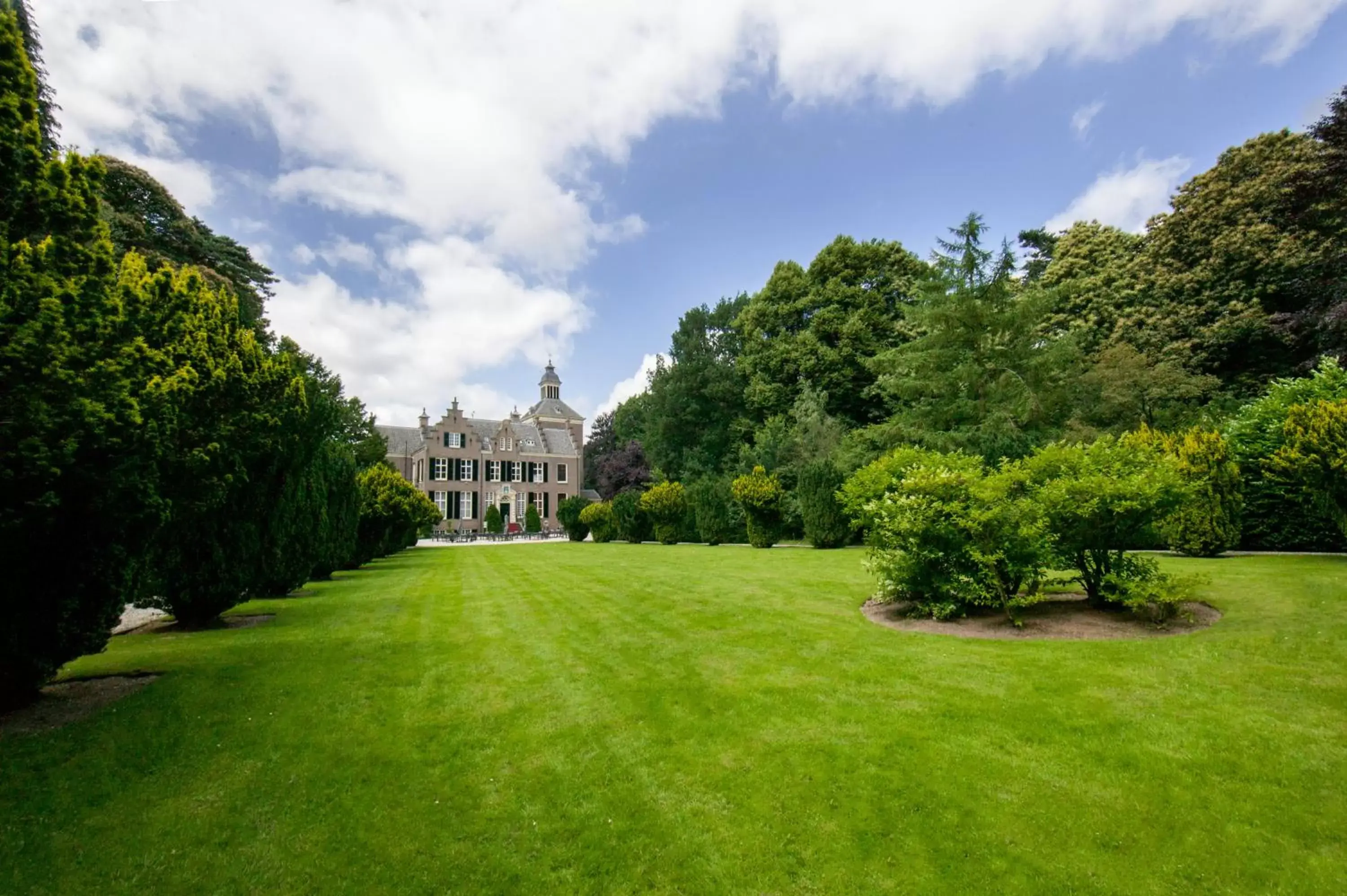 Garden, Property Building in Hotel Landgoed Zonheuvel