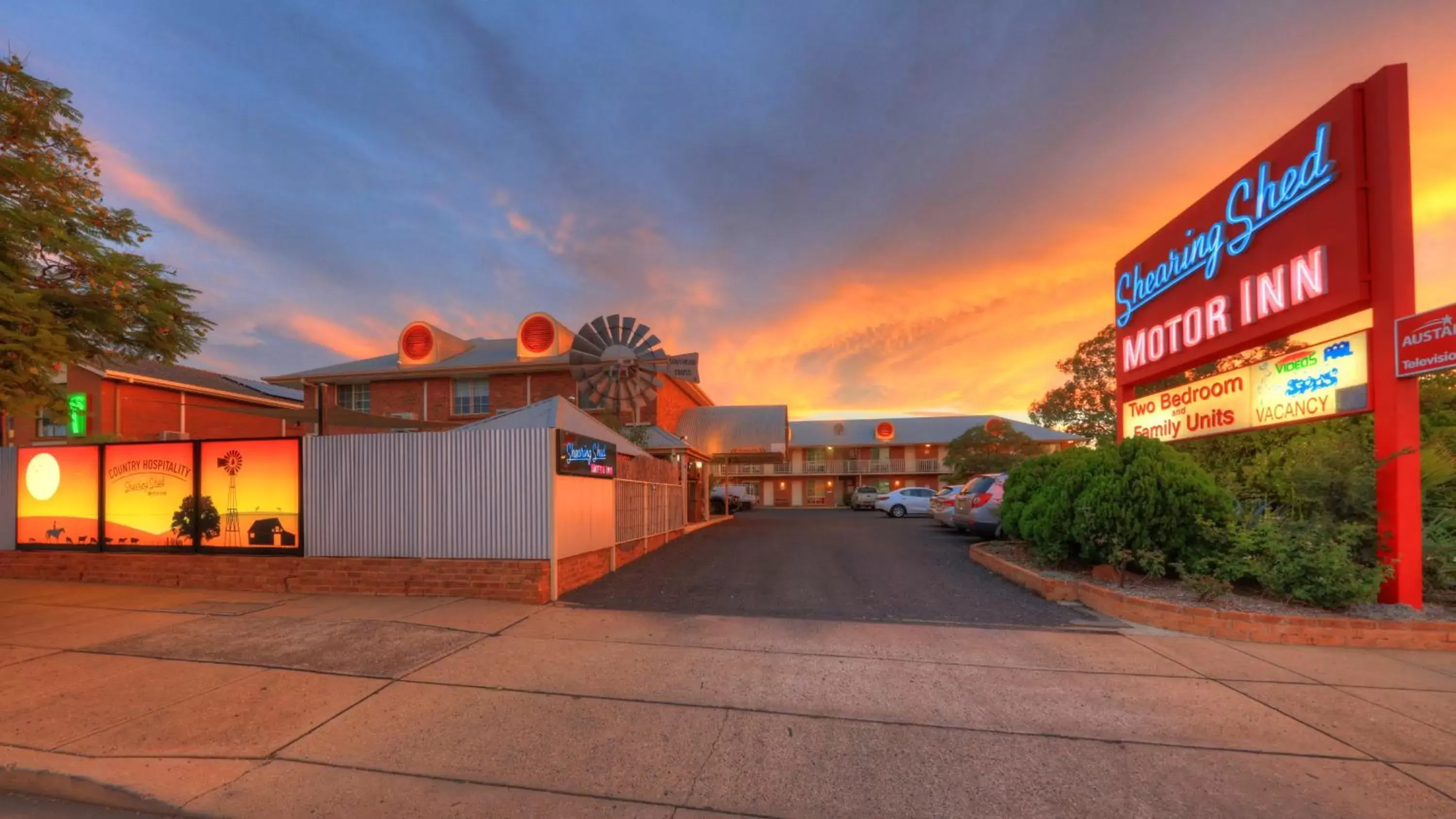 Street view, Property Building in Shearing Shed Motor Inn