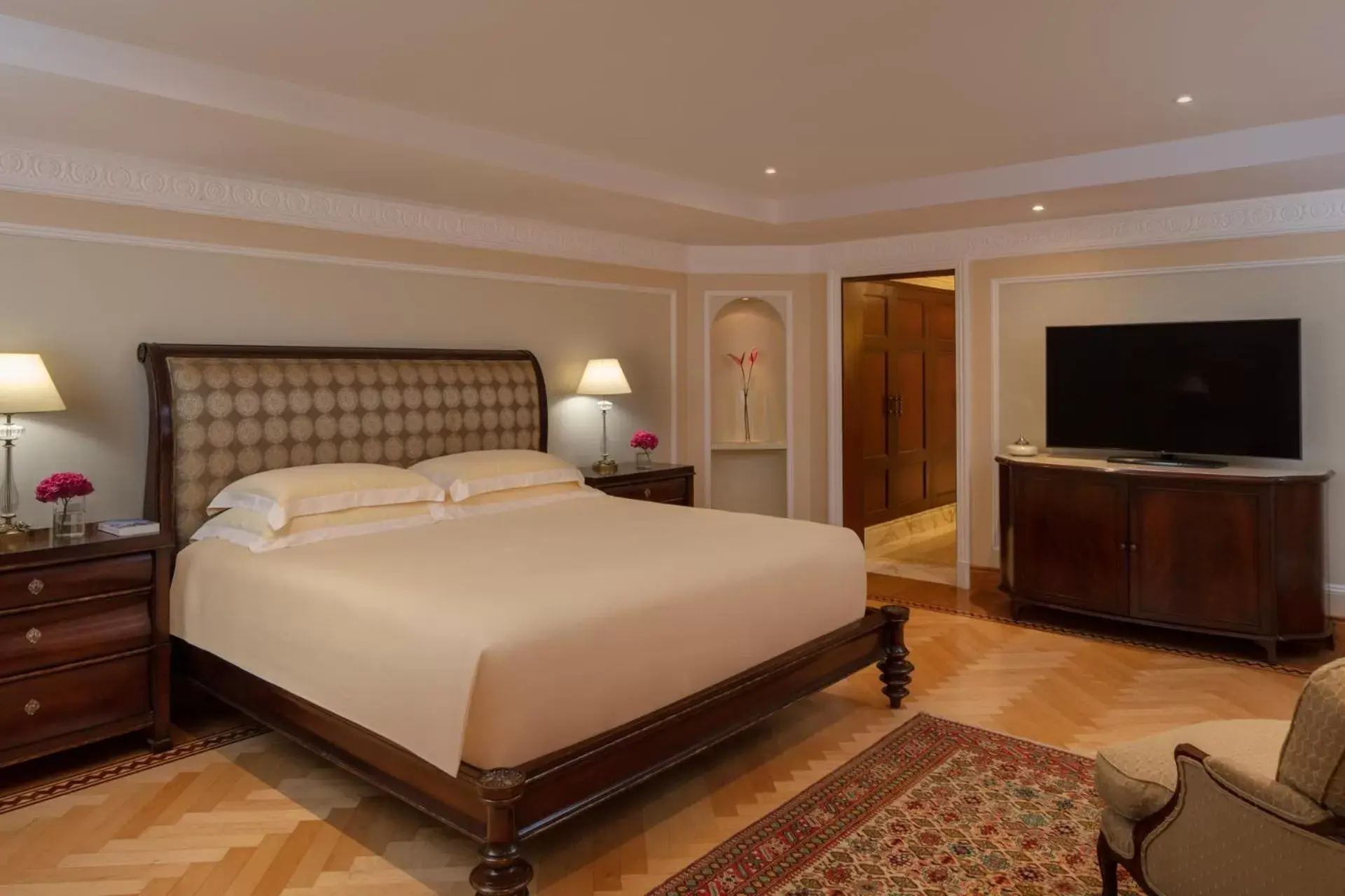 TV and multimedia, Bed in The Regency Hotel Kuwait