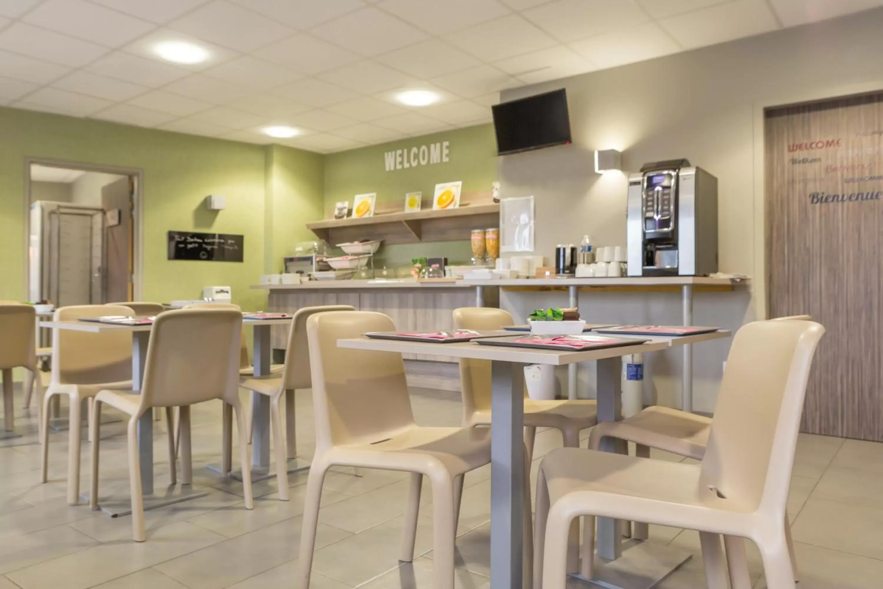 Buffet breakfast, Restaurant/Places to Eat in Appart'City Confort Amiens Gare