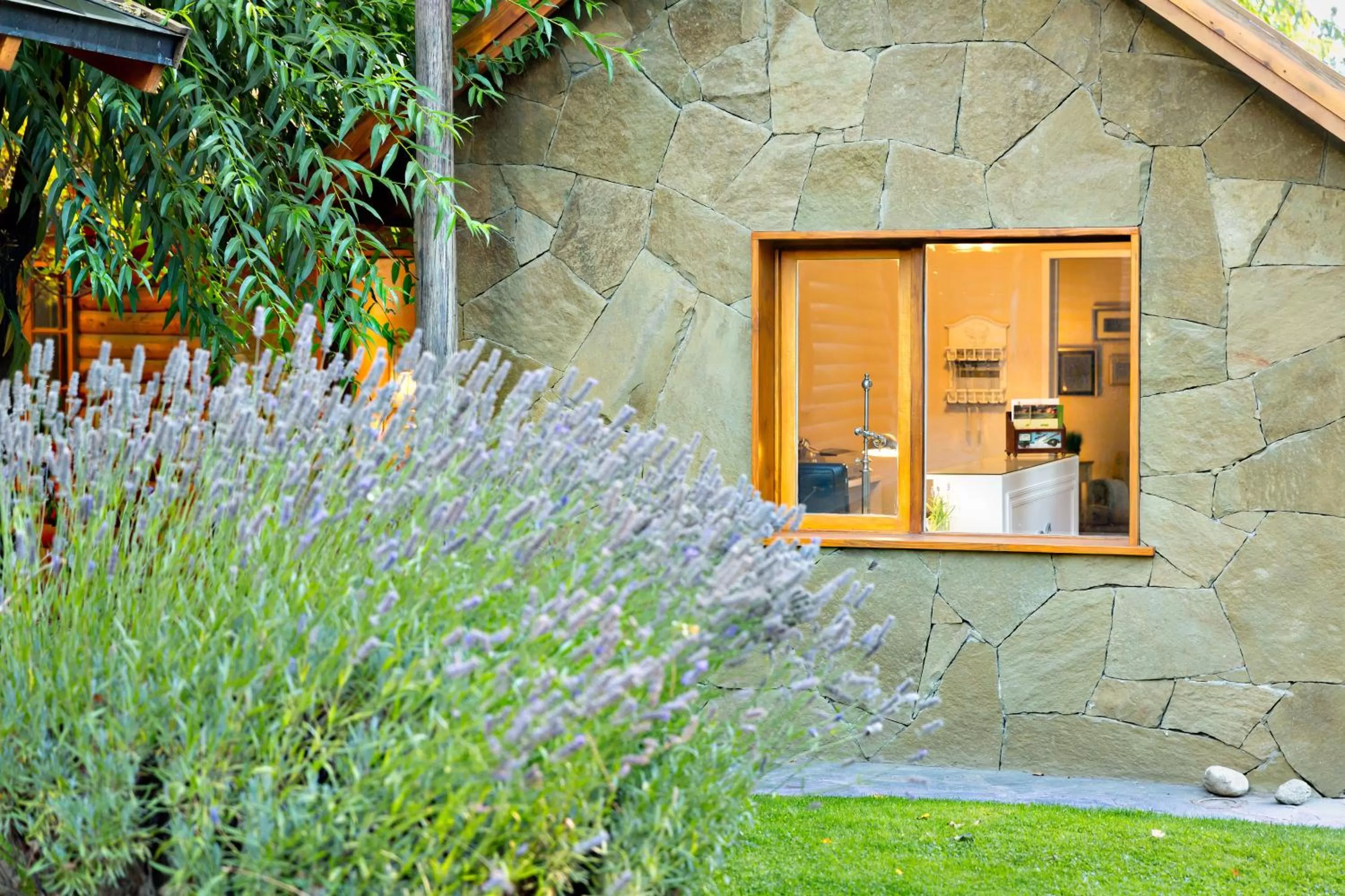 Facade/entrance in Santa Monica Aparts