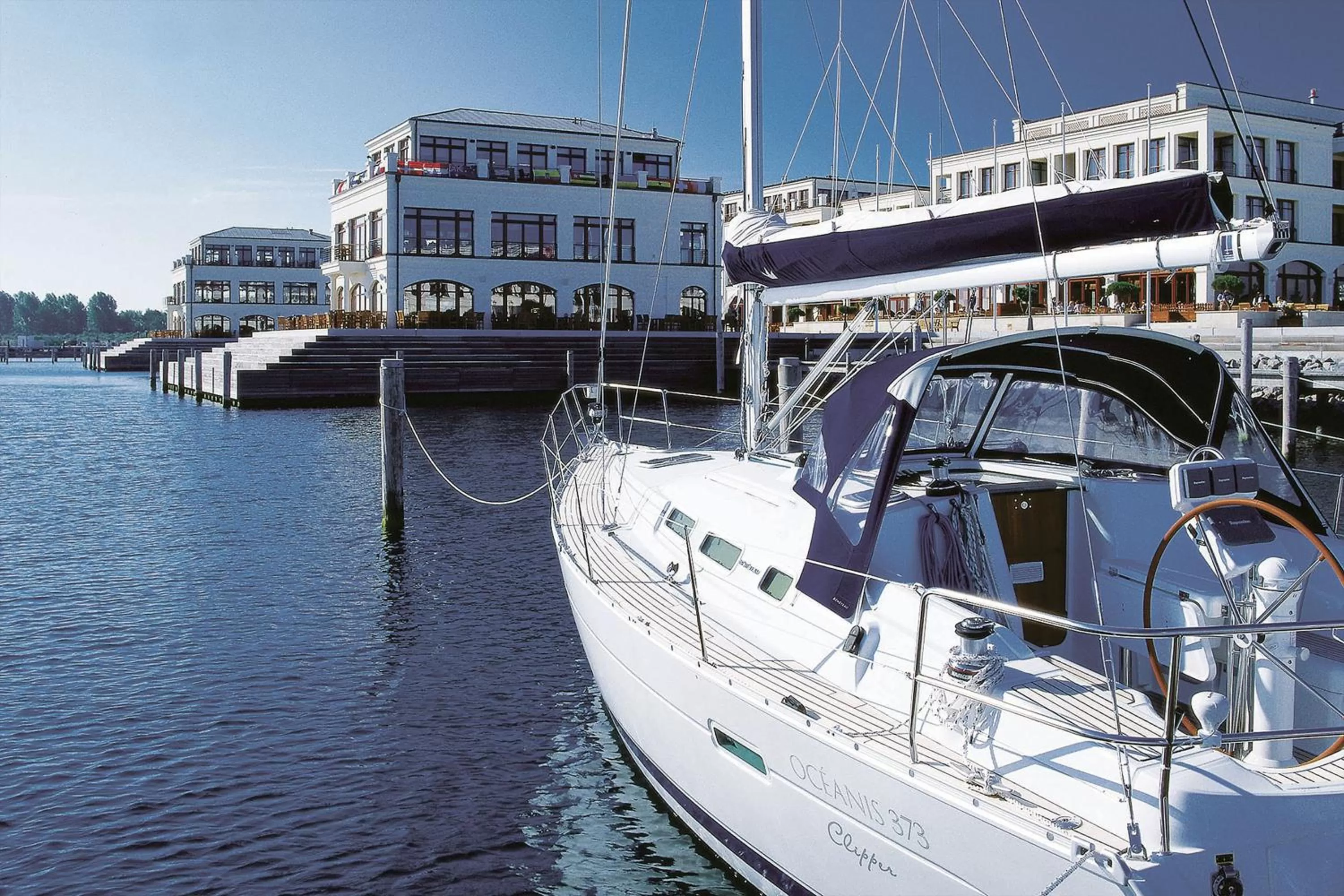 Restaurant/places to eat in Yachthafenresidenz Hohe Düne