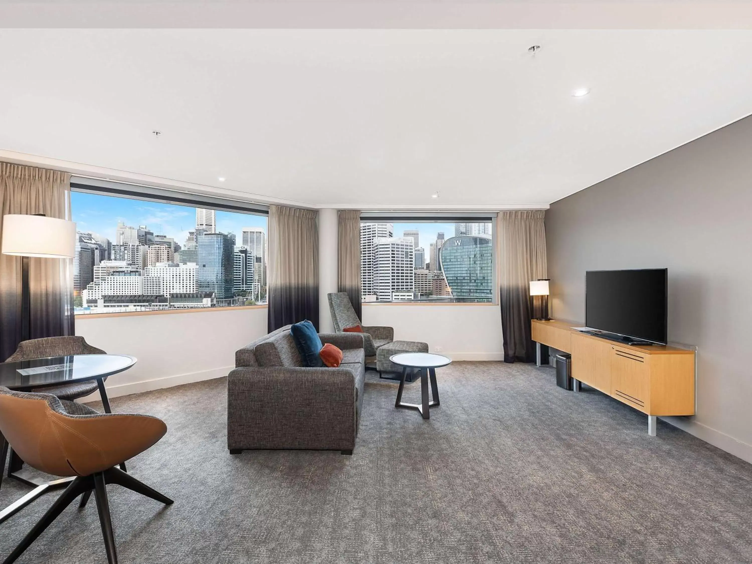 Bedroom, Seating Area in Novotel Sydney Darling Harbour